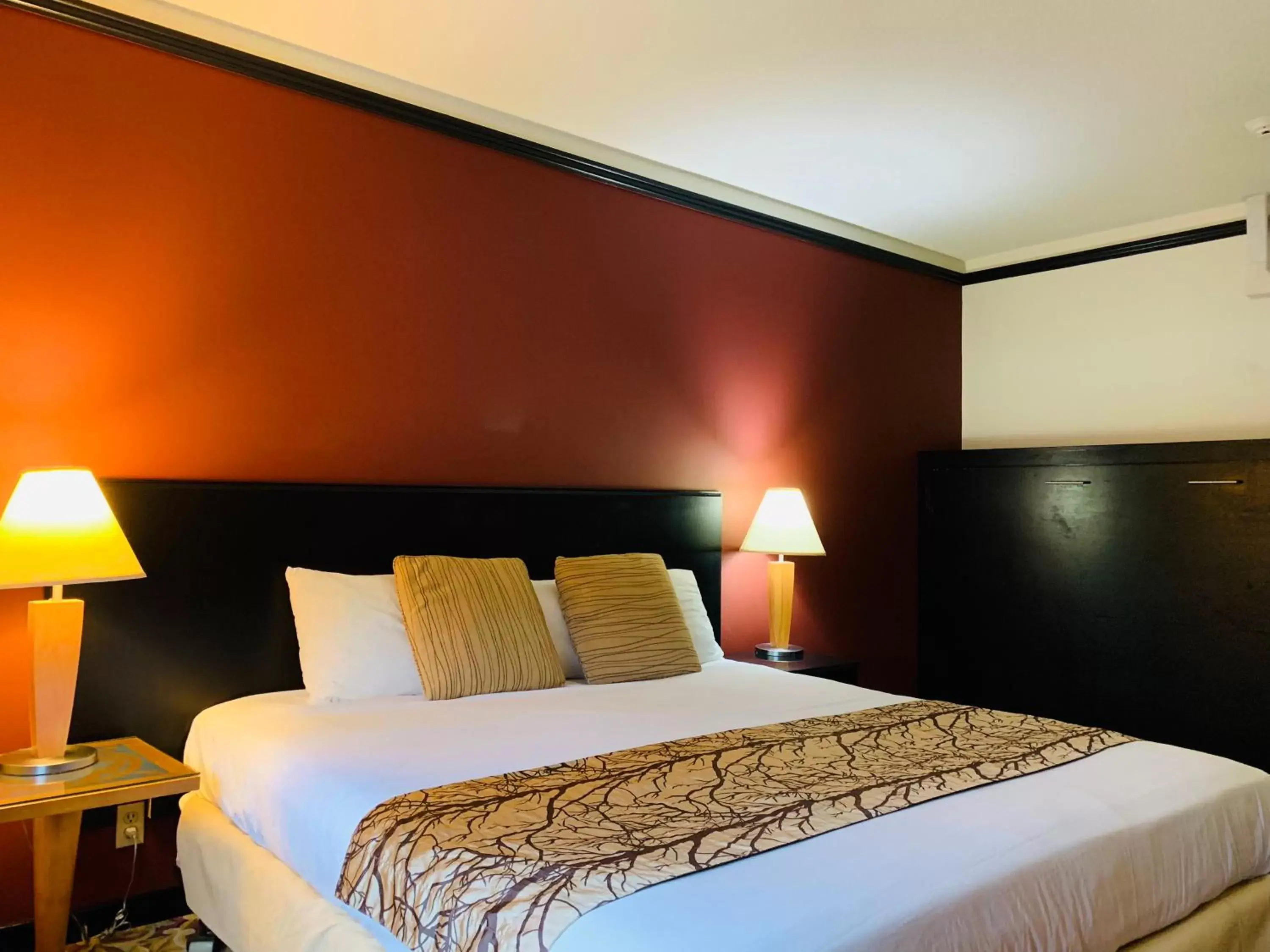 Deluxe King Room in Hotel at the Waldorf Deluxe King Room in Hotel at the Waldorf