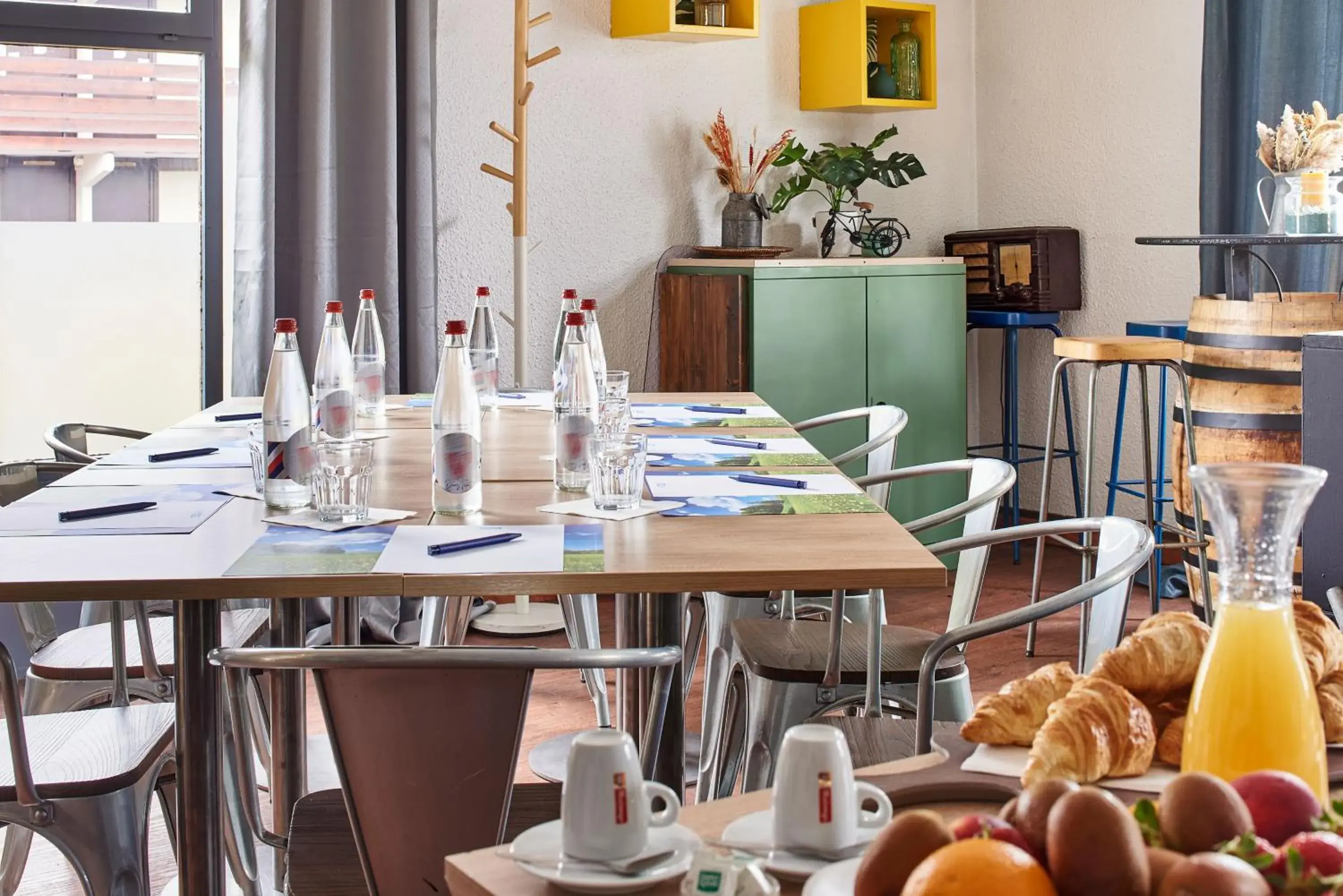 Business facilities, Restaurant/Places to Eat in Kyriad Direct Le Bourget Gonesse