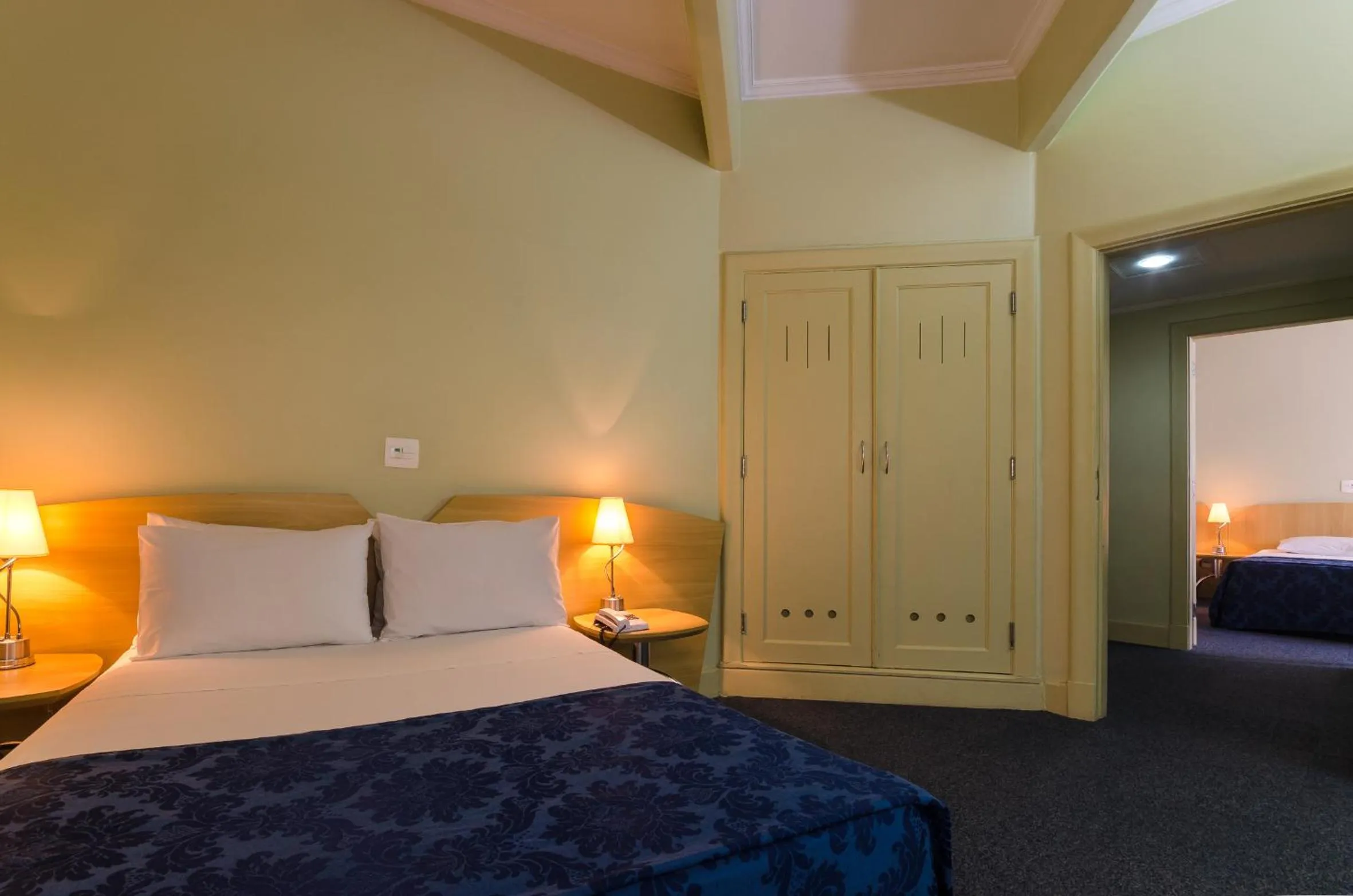 Photo of the whole room, Bed in San Raphael Hotel