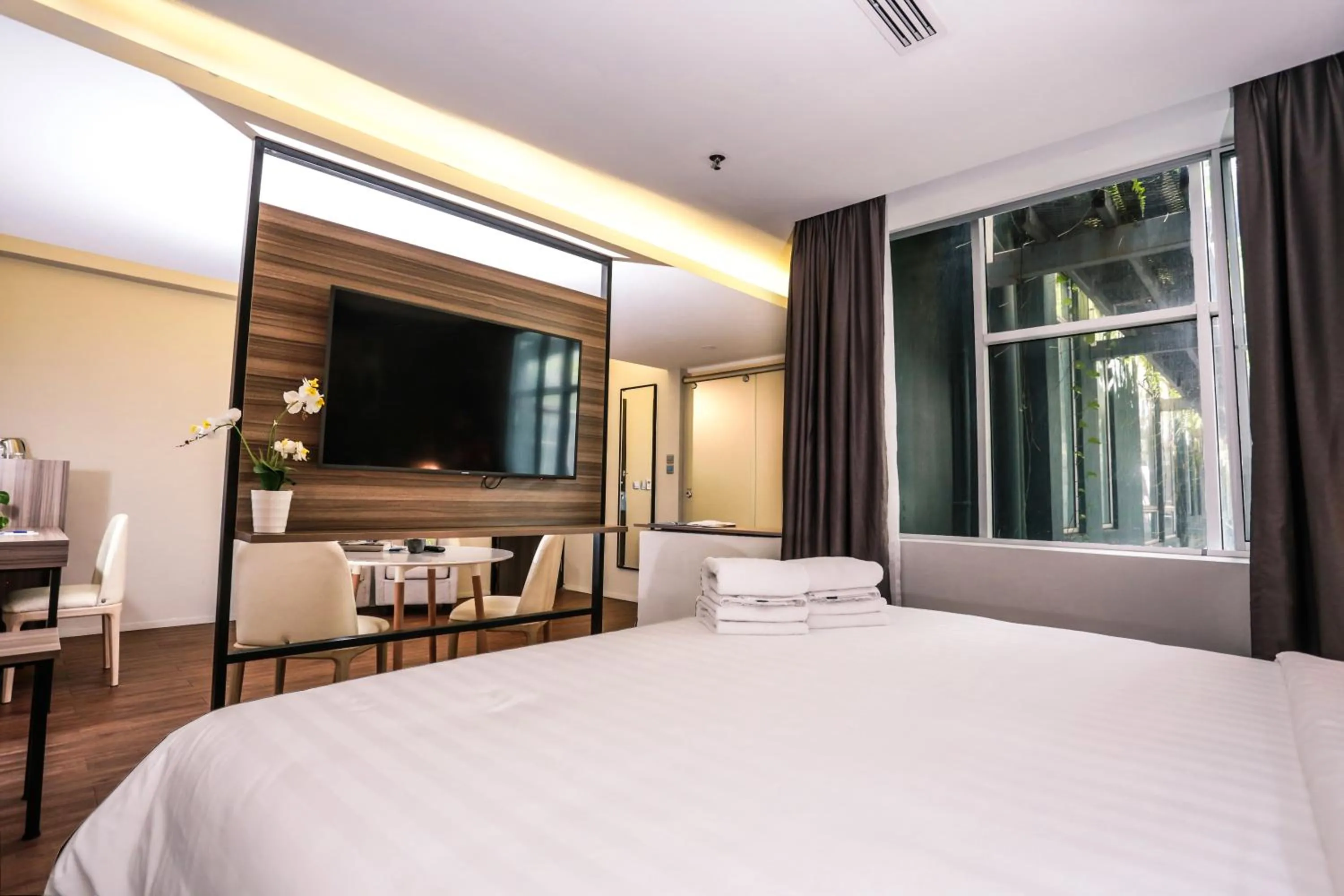 Bedroom, Bed in Days Hotel & Suites by Wyndham KL - Chan Sow Lin MRT or LRT