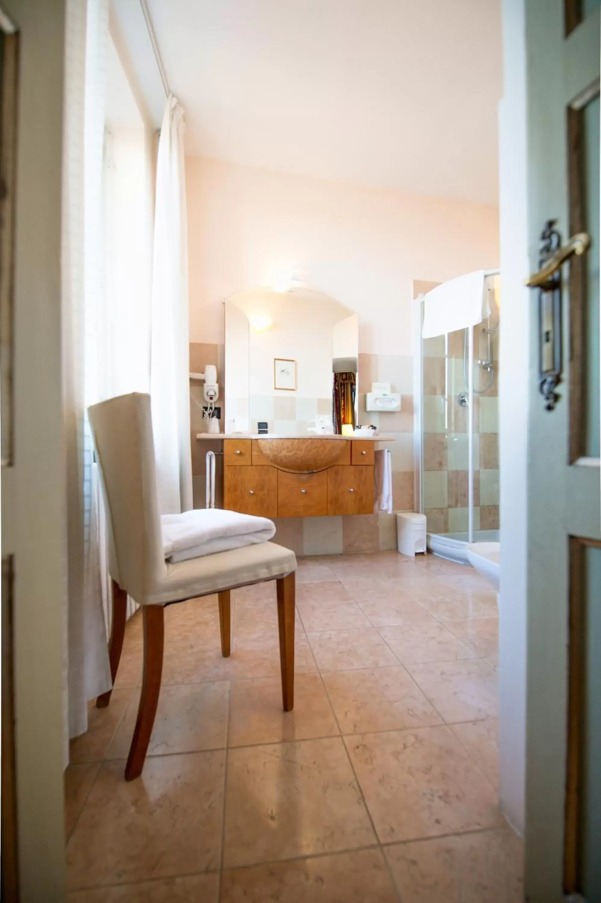 Bathroom, Seating Area in Castello Rosso