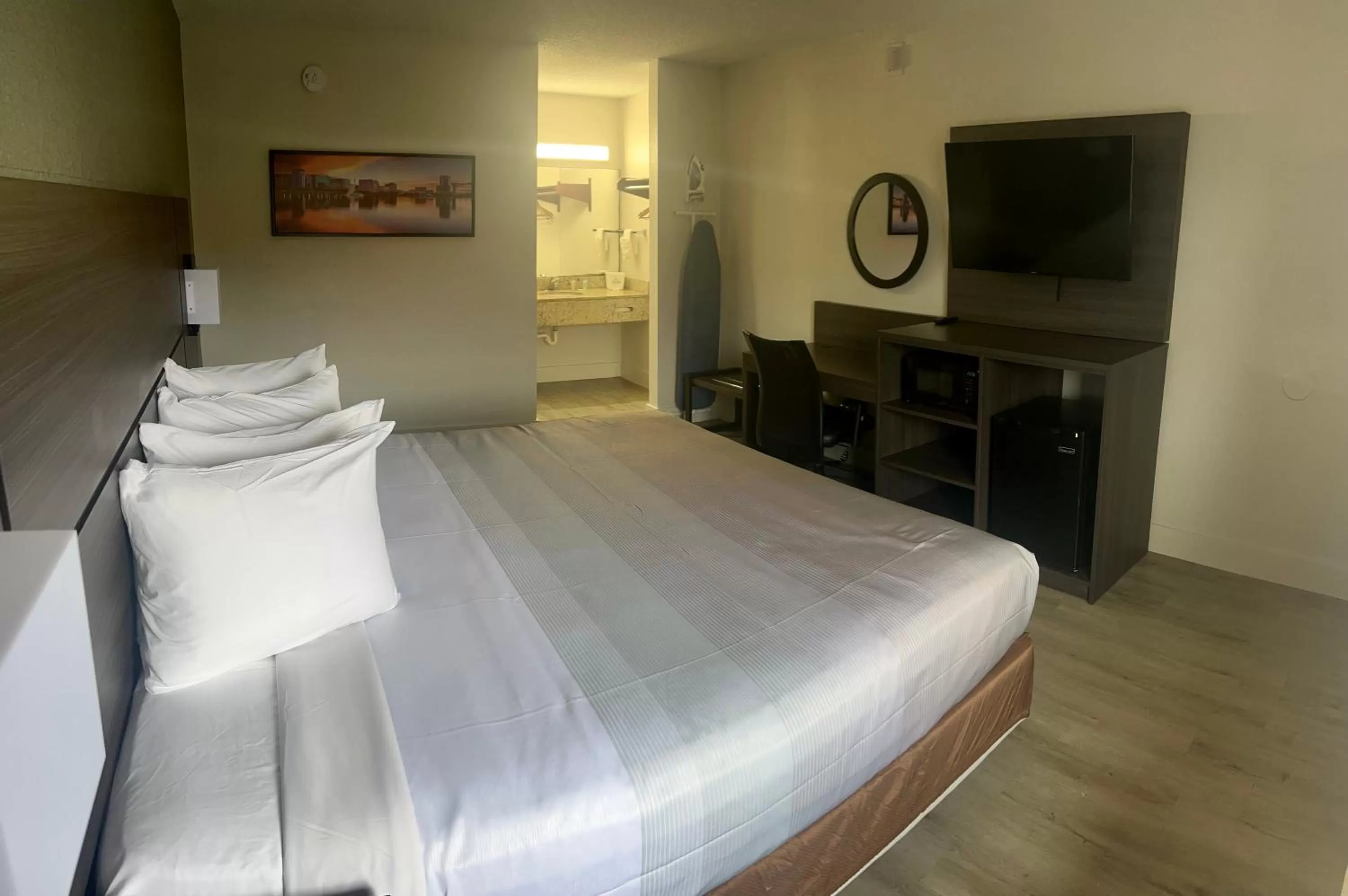 Bed in Quality Inn & Suites Orlando East - UCF Area