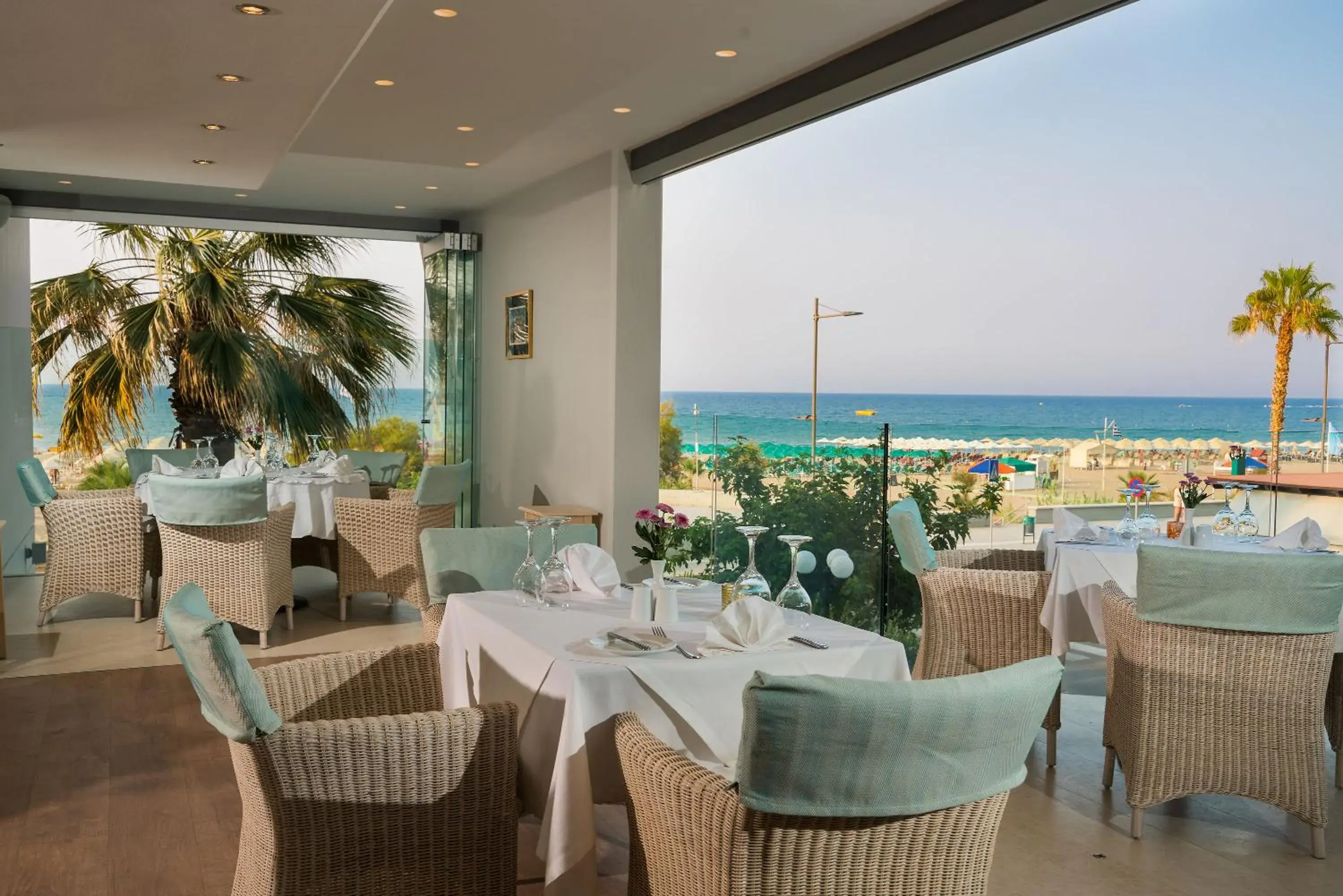 Restaurant/Places to Eat in Kriti Beach Hotel