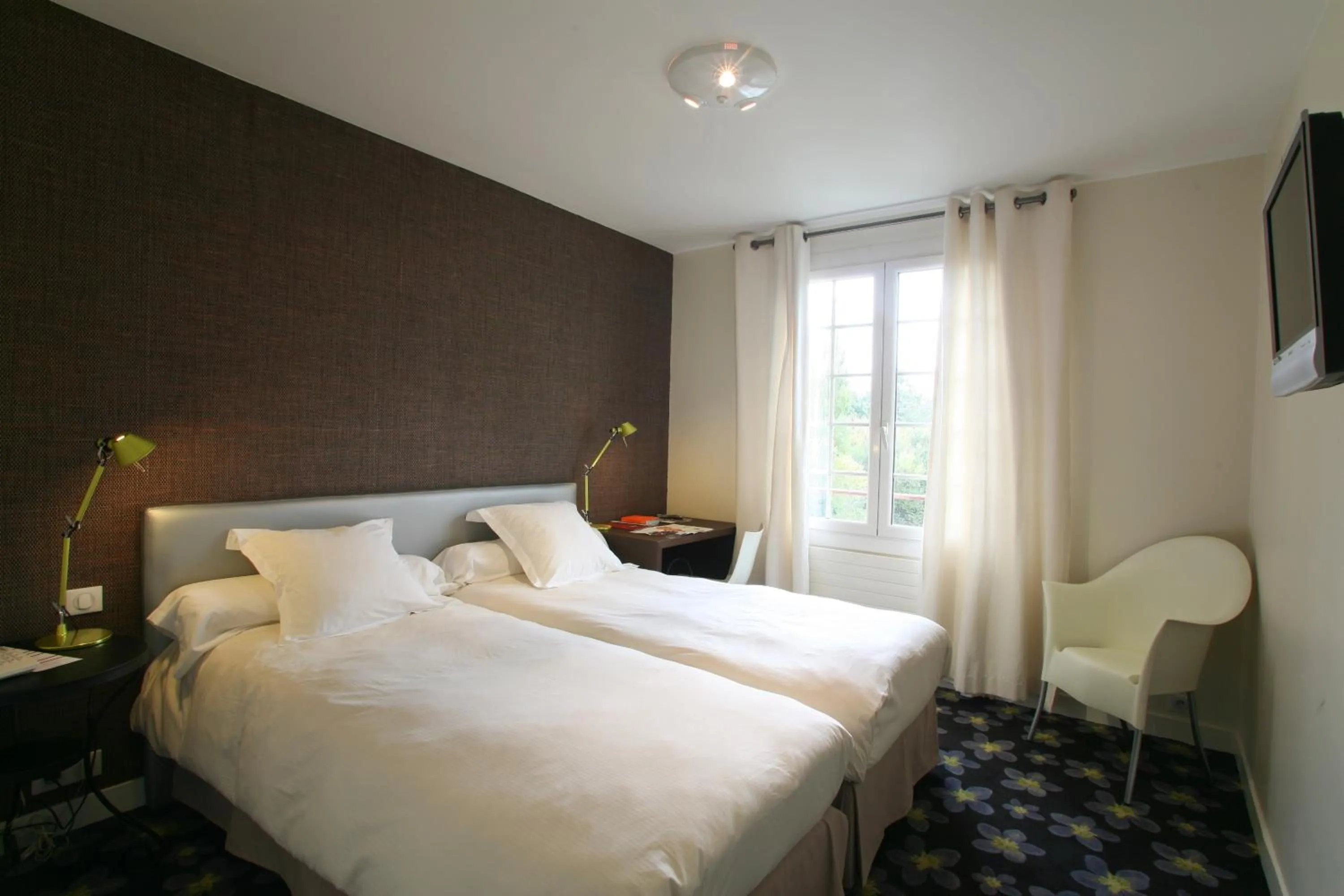 Photo of the whole room, Bed in Hôtel Restaurant Ar Milin-Logis hôtels