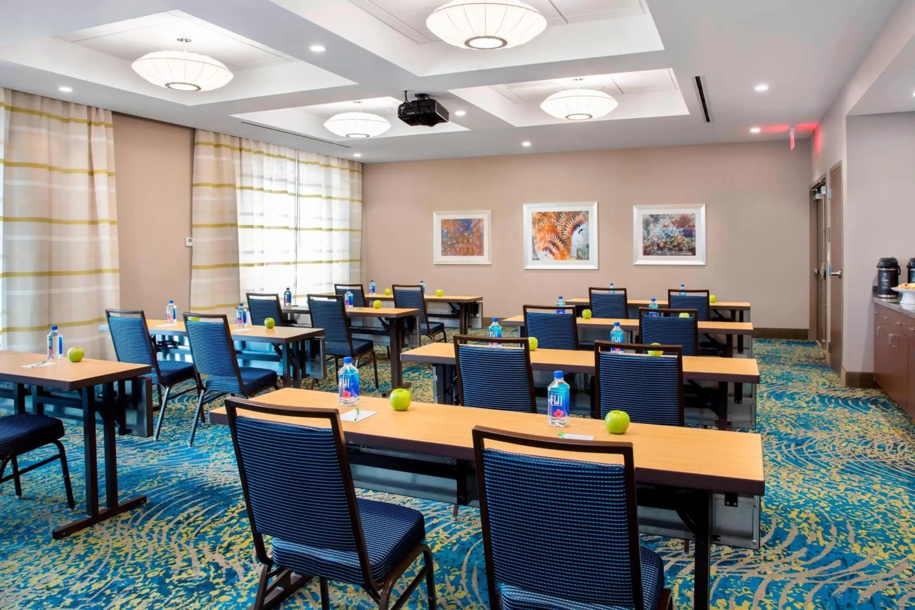 Meeting/conference room, Restaurant/Places to Eat in Courtyard by Marriott Faro Blanco Resort