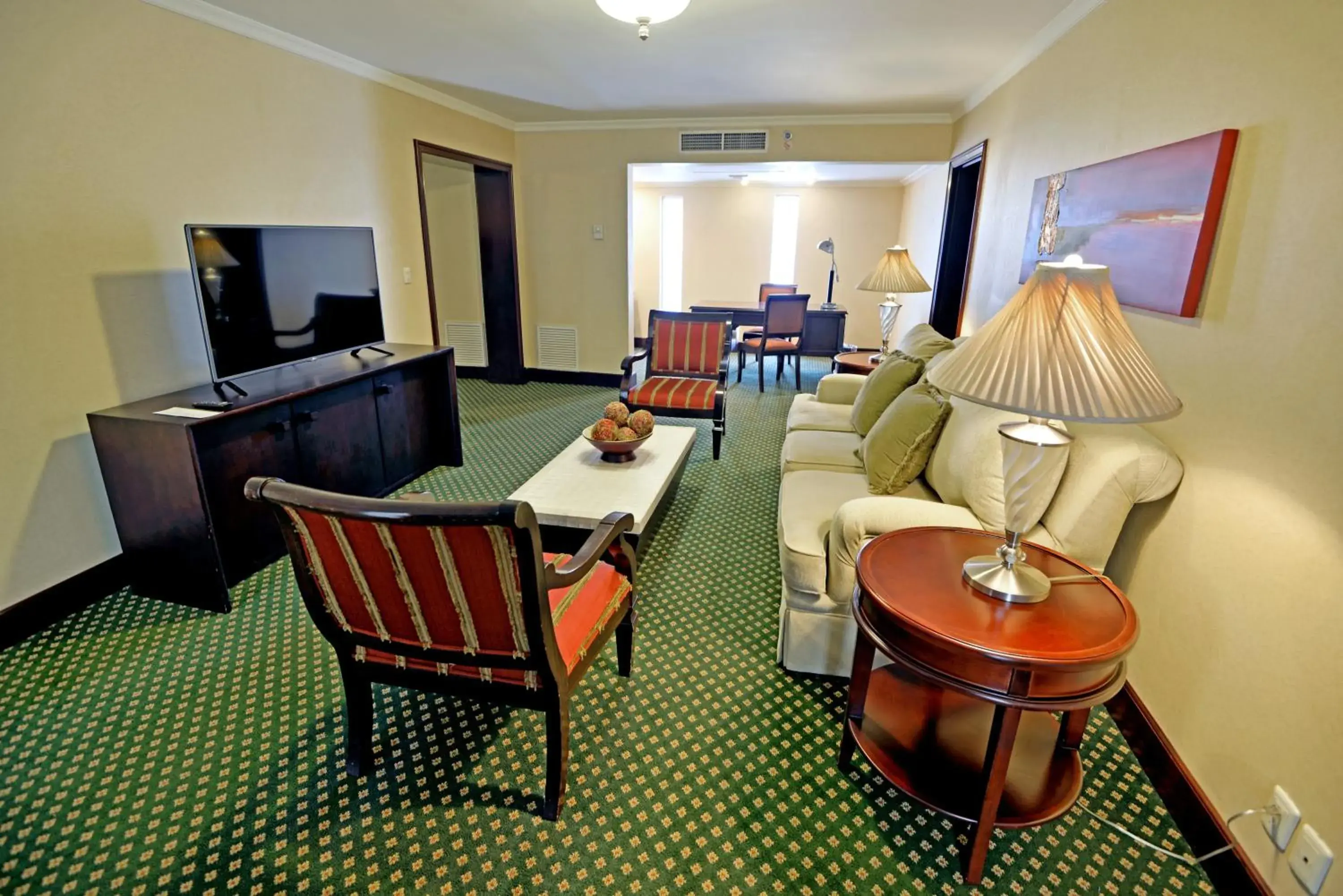 Living room, Seating Area in Torreon Marriott Hotel