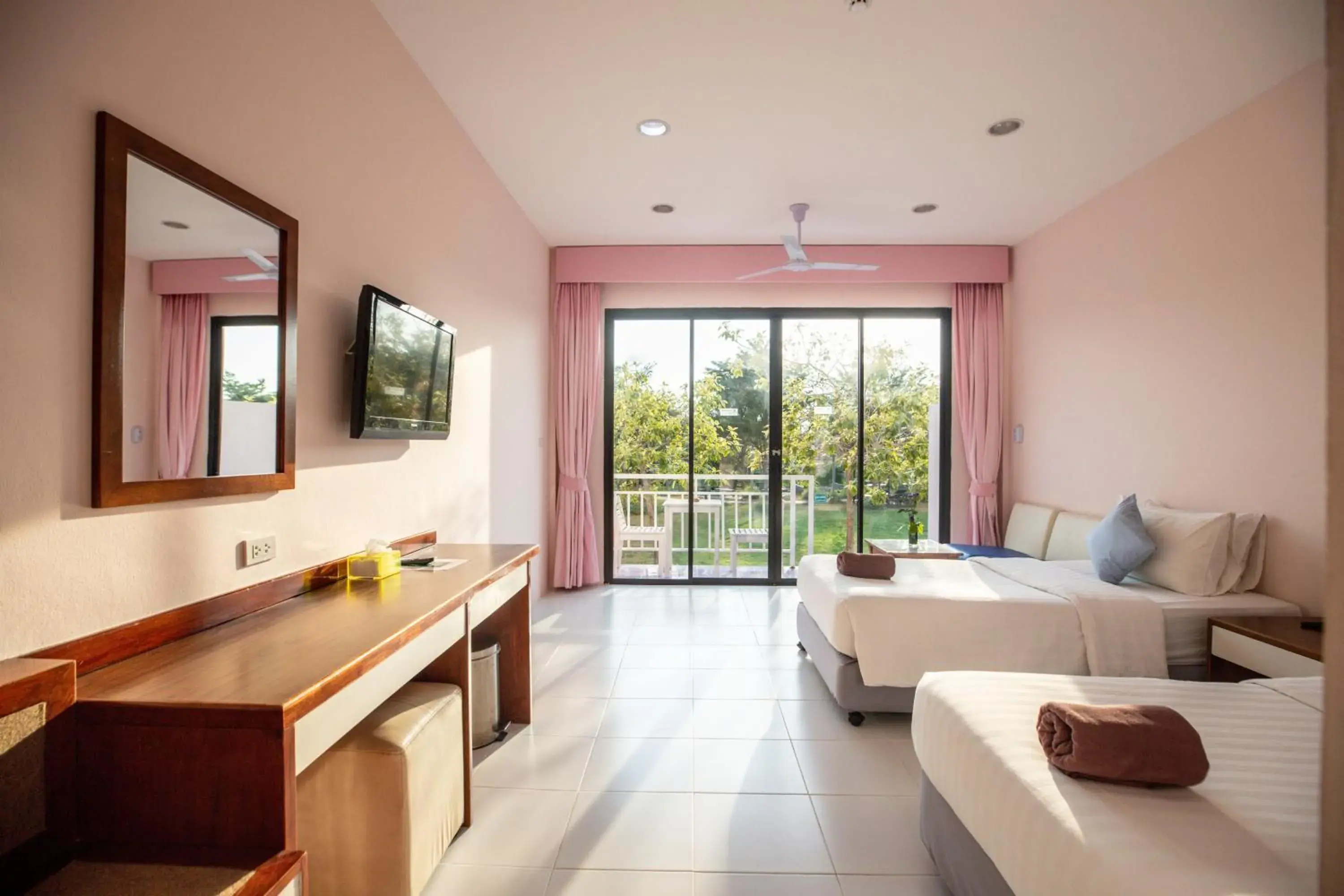 Bed in Xanadu Beach Resort Bed in Xanadu Beach Resort