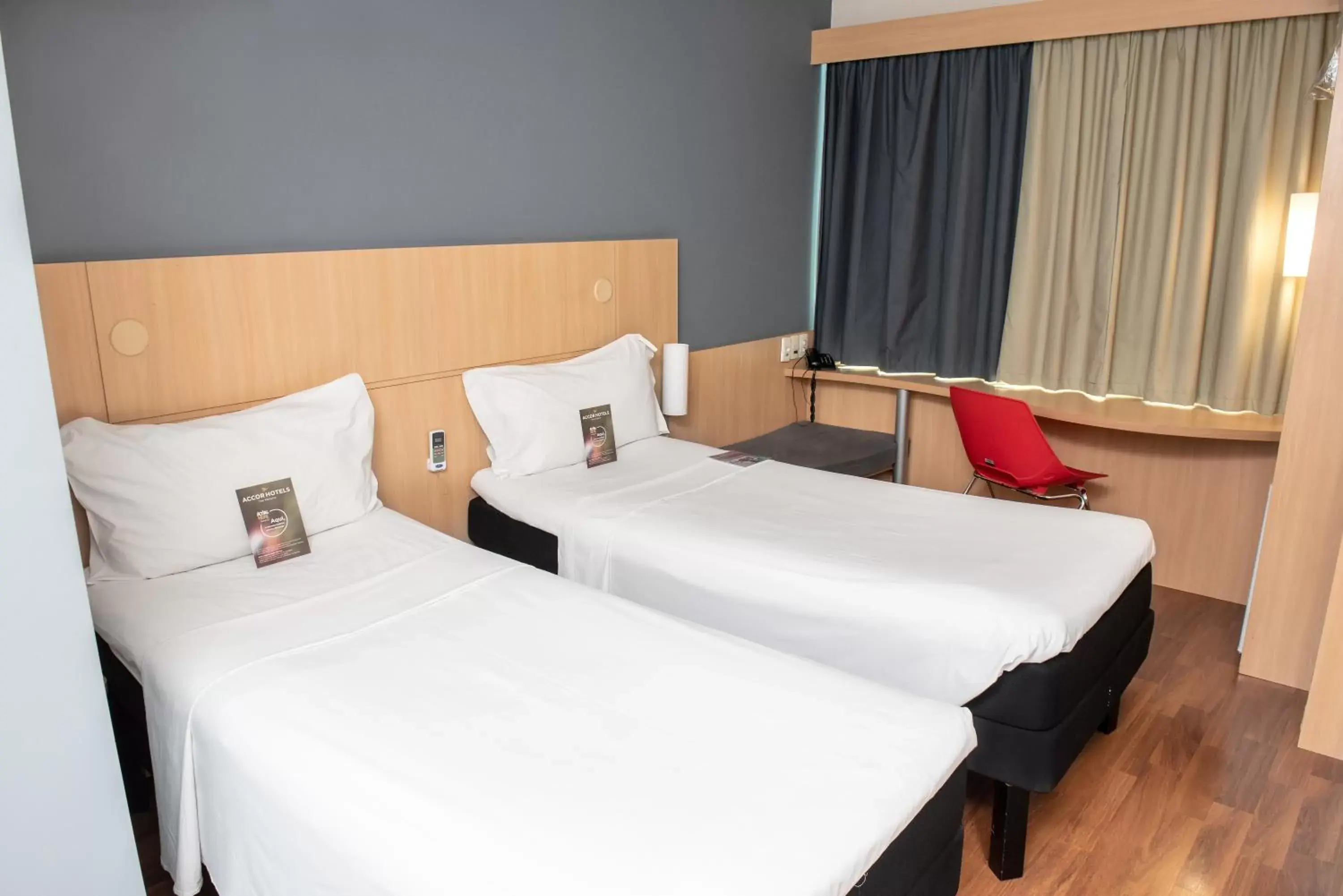 Photo of the whole room, Bed in ibis Rio de Janeiro Santos Dumont