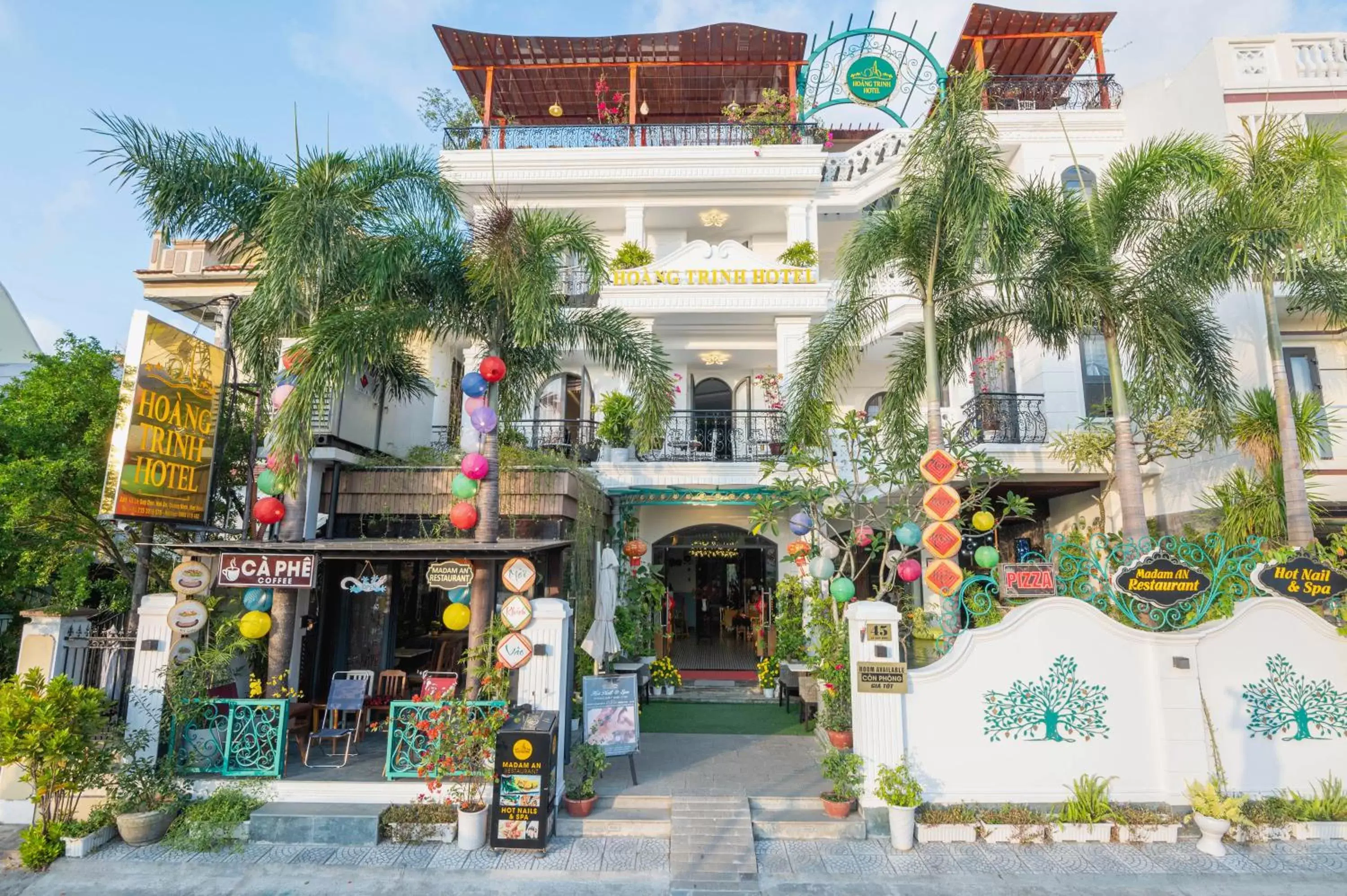 Facade/entrance in Hoang Trinh Hotel Facade/entrance in Hoang Trinh Hotel