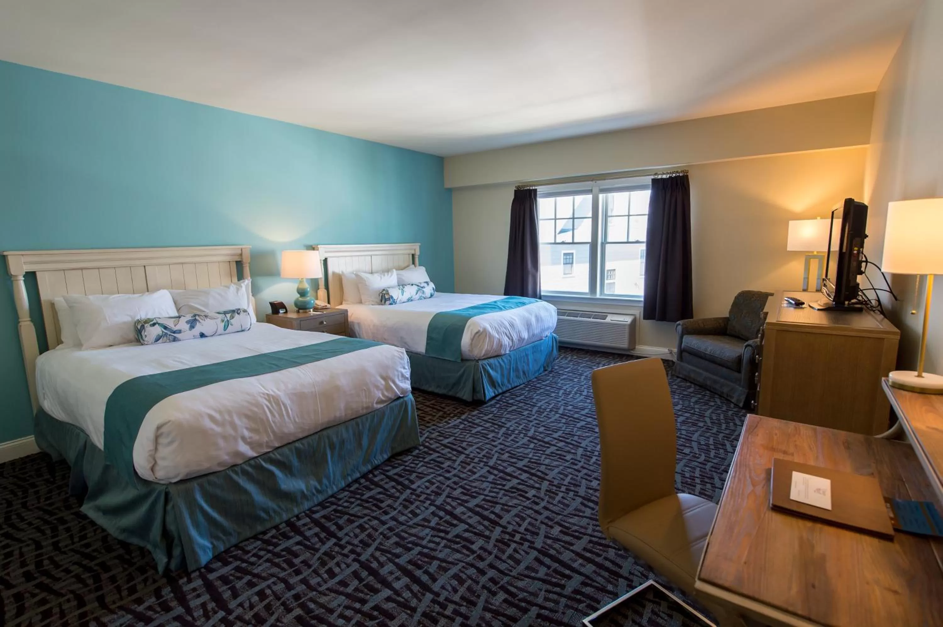 Photo of the whole room, Bed in Union Bluff Hotel & Meeting House