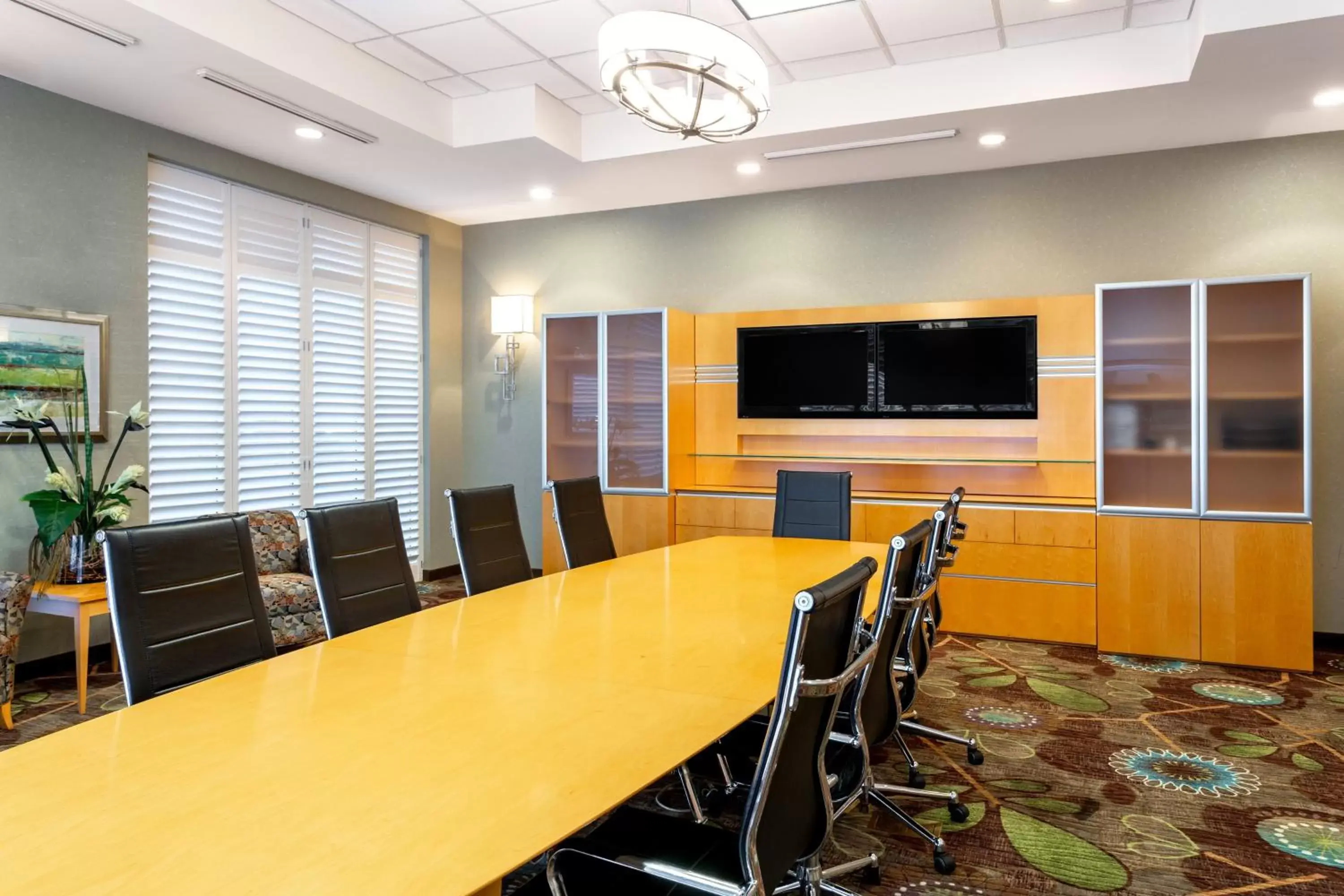 Meeting/conference room in Holiday Inn Winter Haven, an IHG Hotel