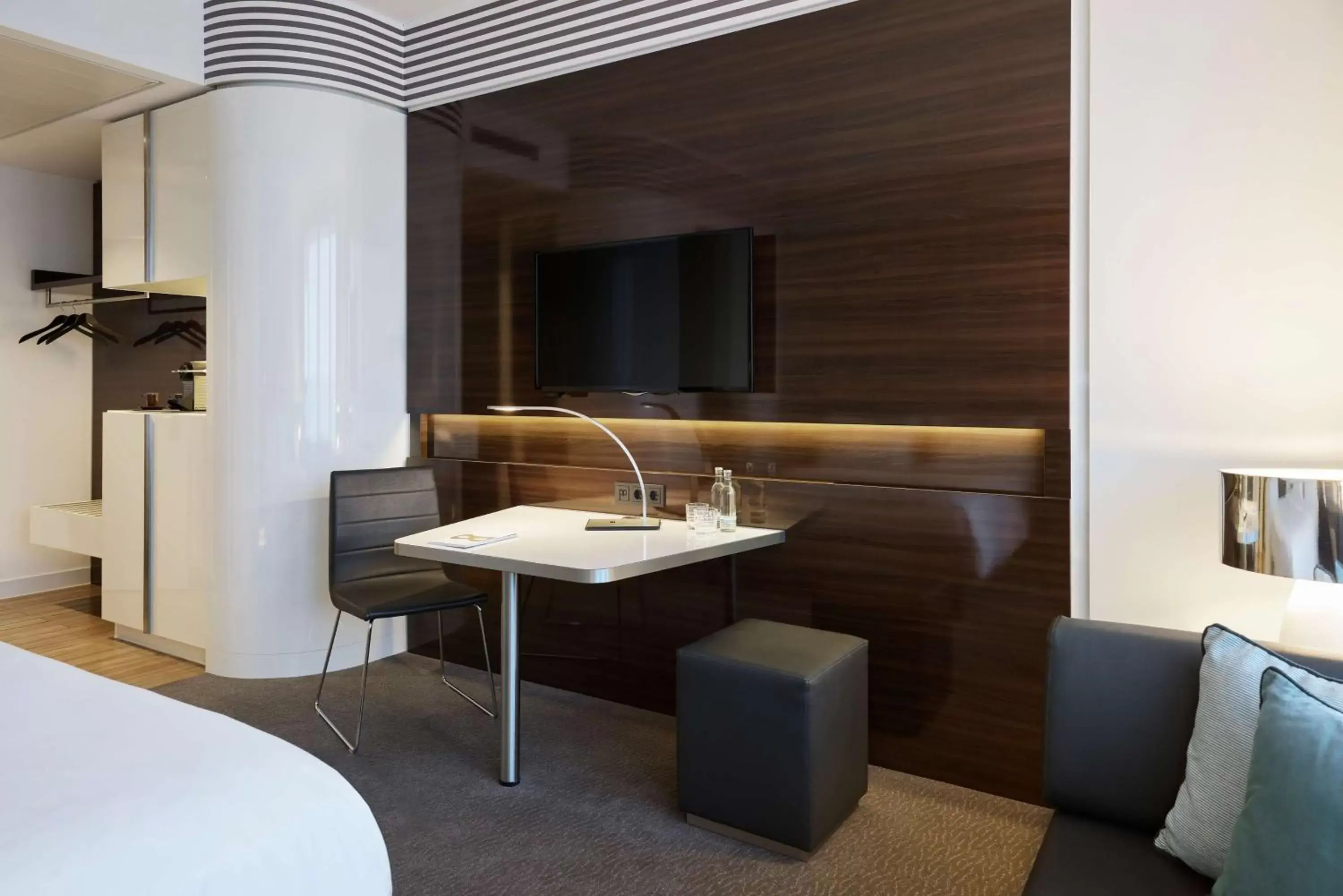 Bedroom, Seating Area in Lindner Hotel Dusseldorf Seestern, part of JdV by Hyatt