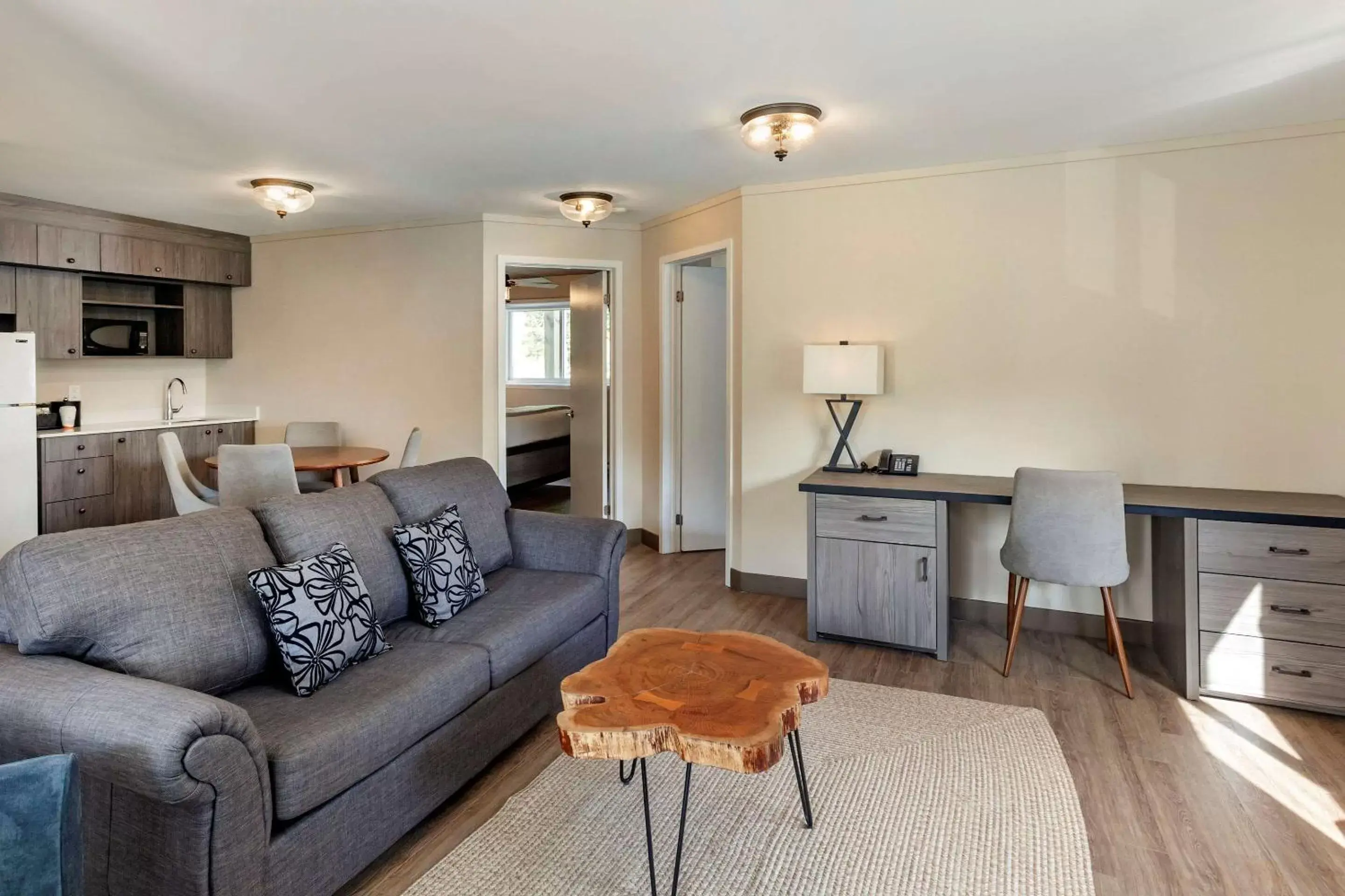 Bedroom, Seating Area in Bayview Wildwood Resort, Ascend Hotel Collection