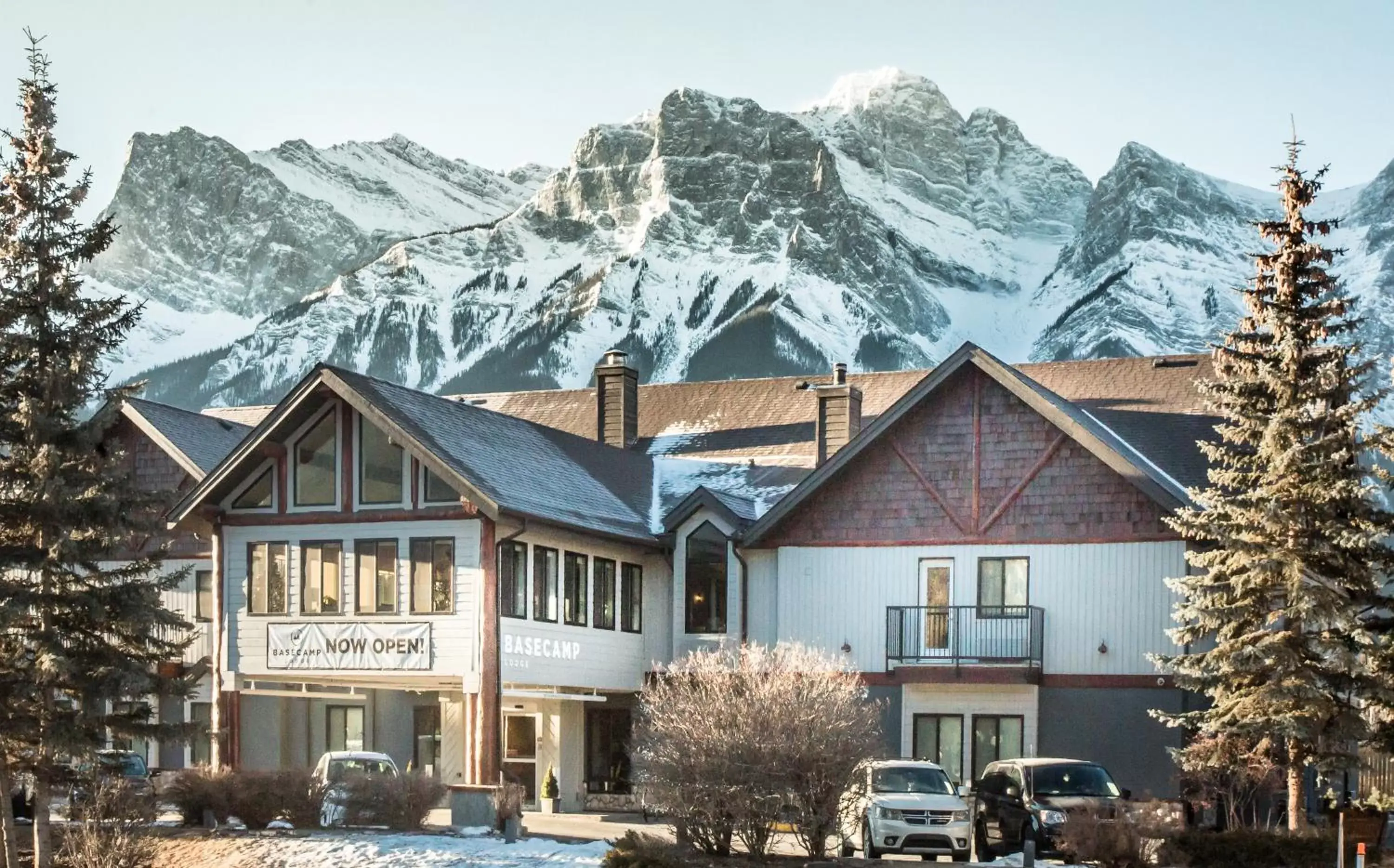 Facade/entrance, Winter in Basecamp Lodge Canmore