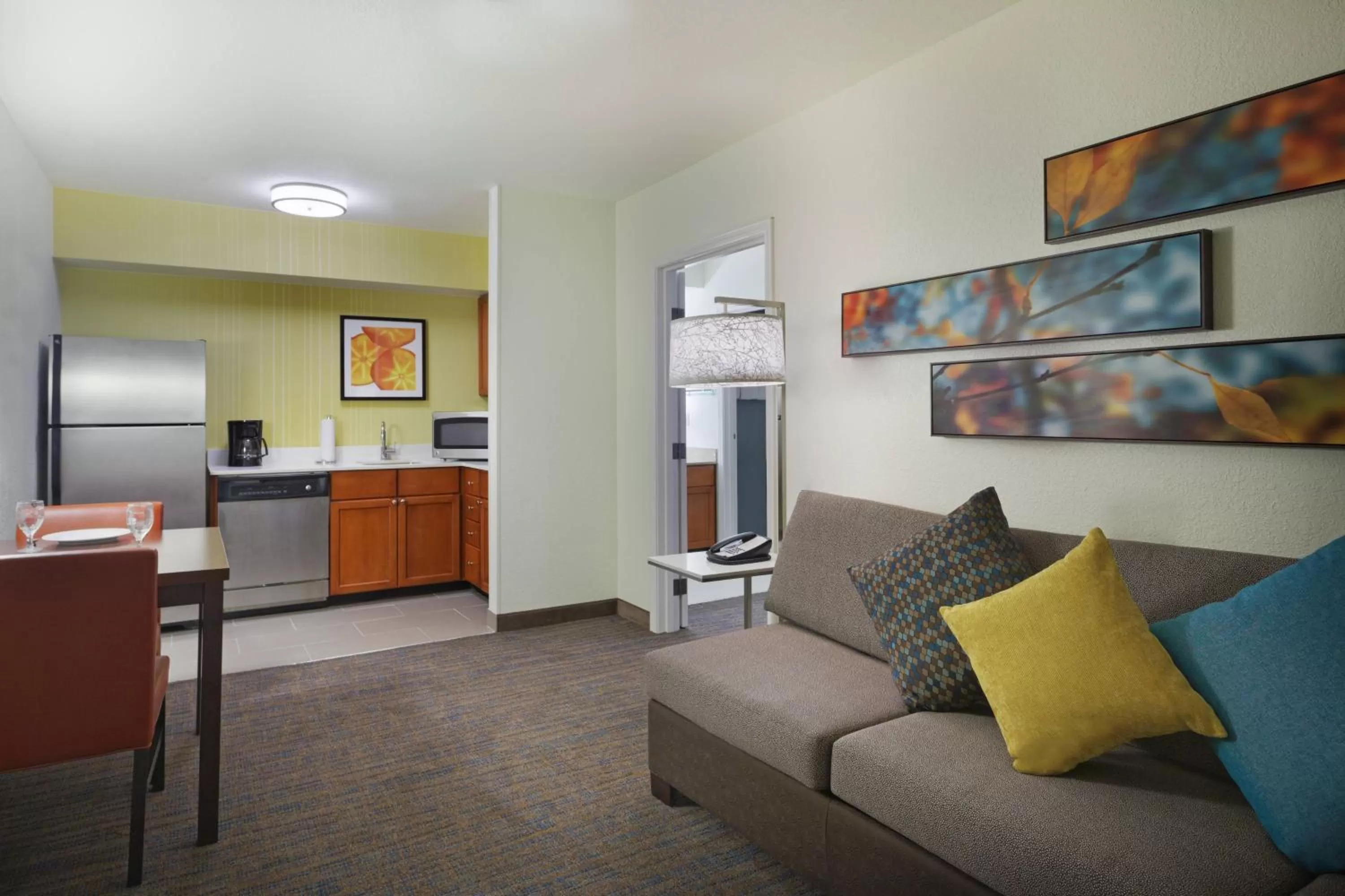 Living room in Residence Inn Houston by The Galleria