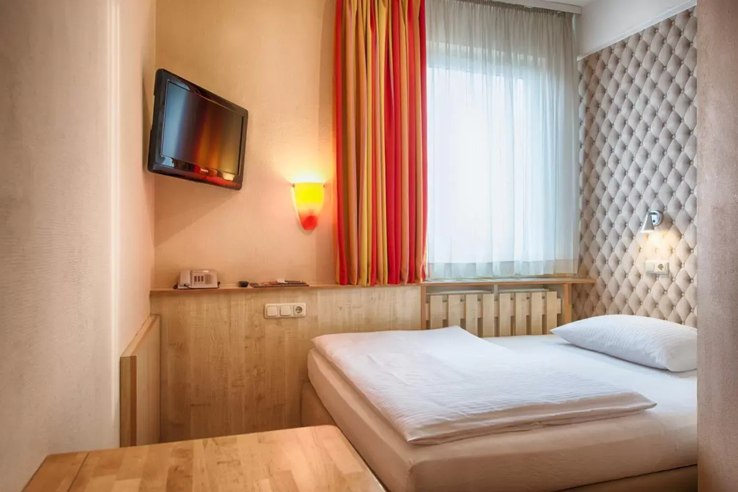 TV and multimedia, Bed in enjoy hotel Berlin City Messe