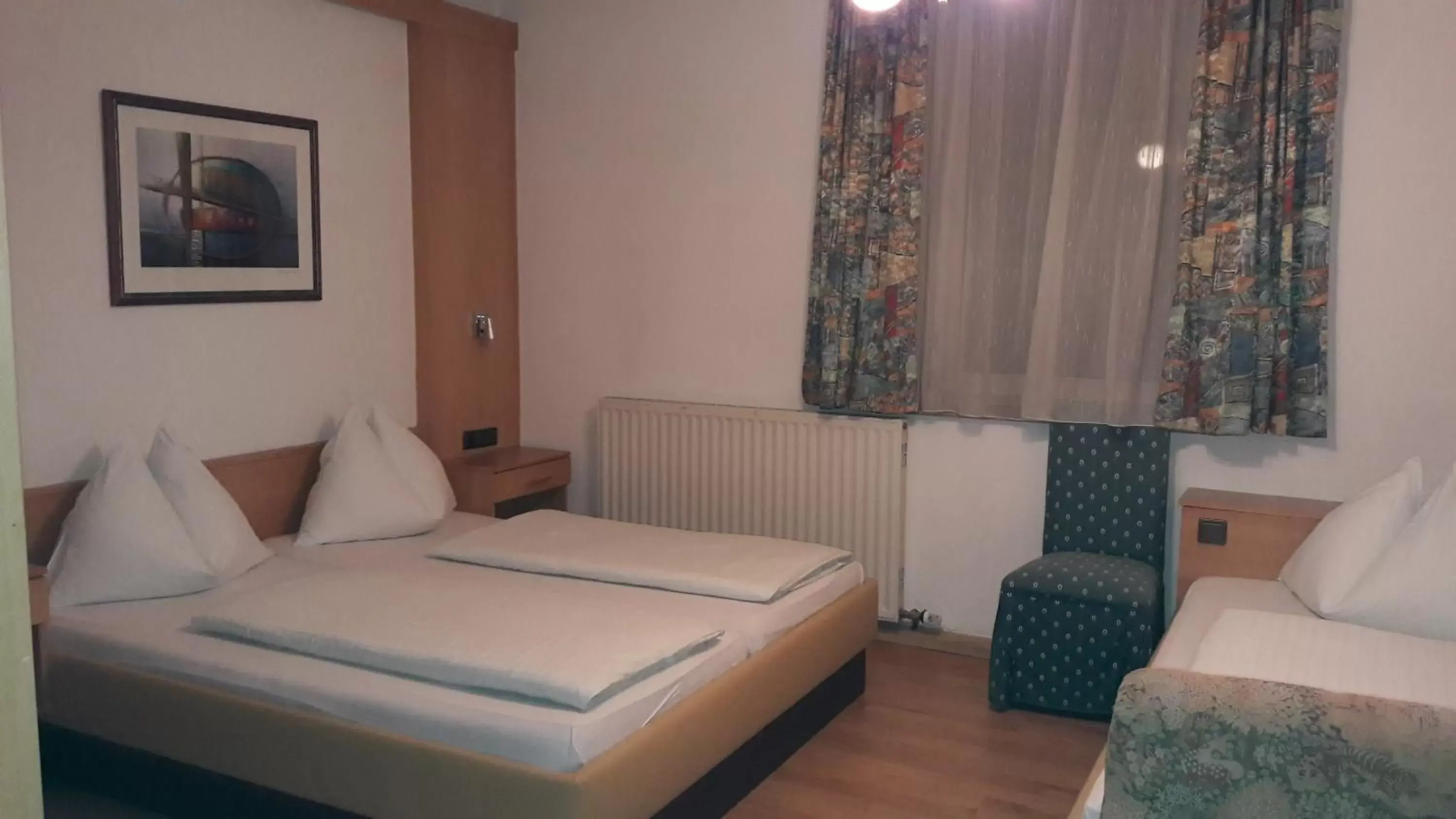Photo of the whole room, Bed in Hotel Tautermann