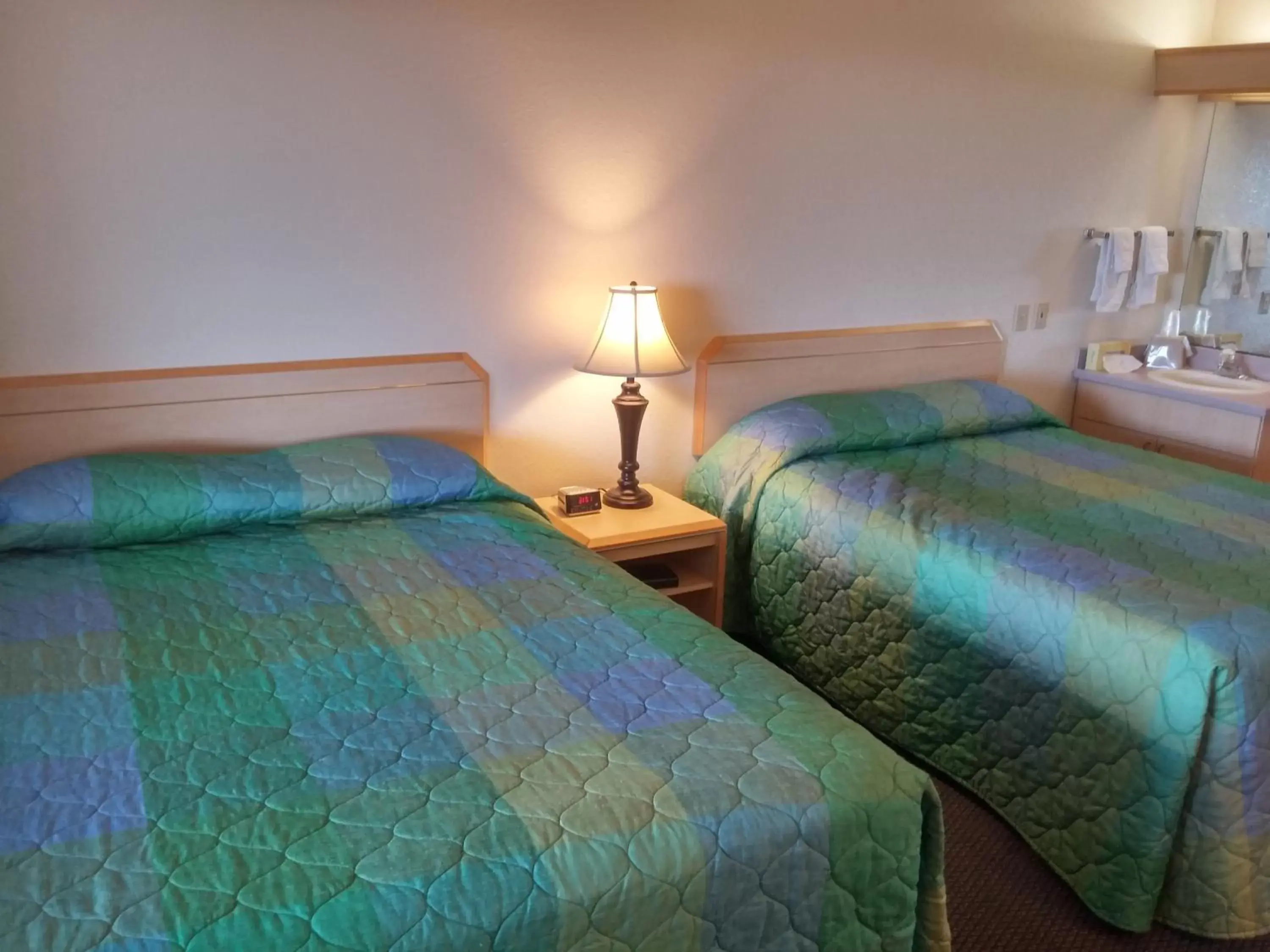 Bedroom, Bed in Surfside Resort