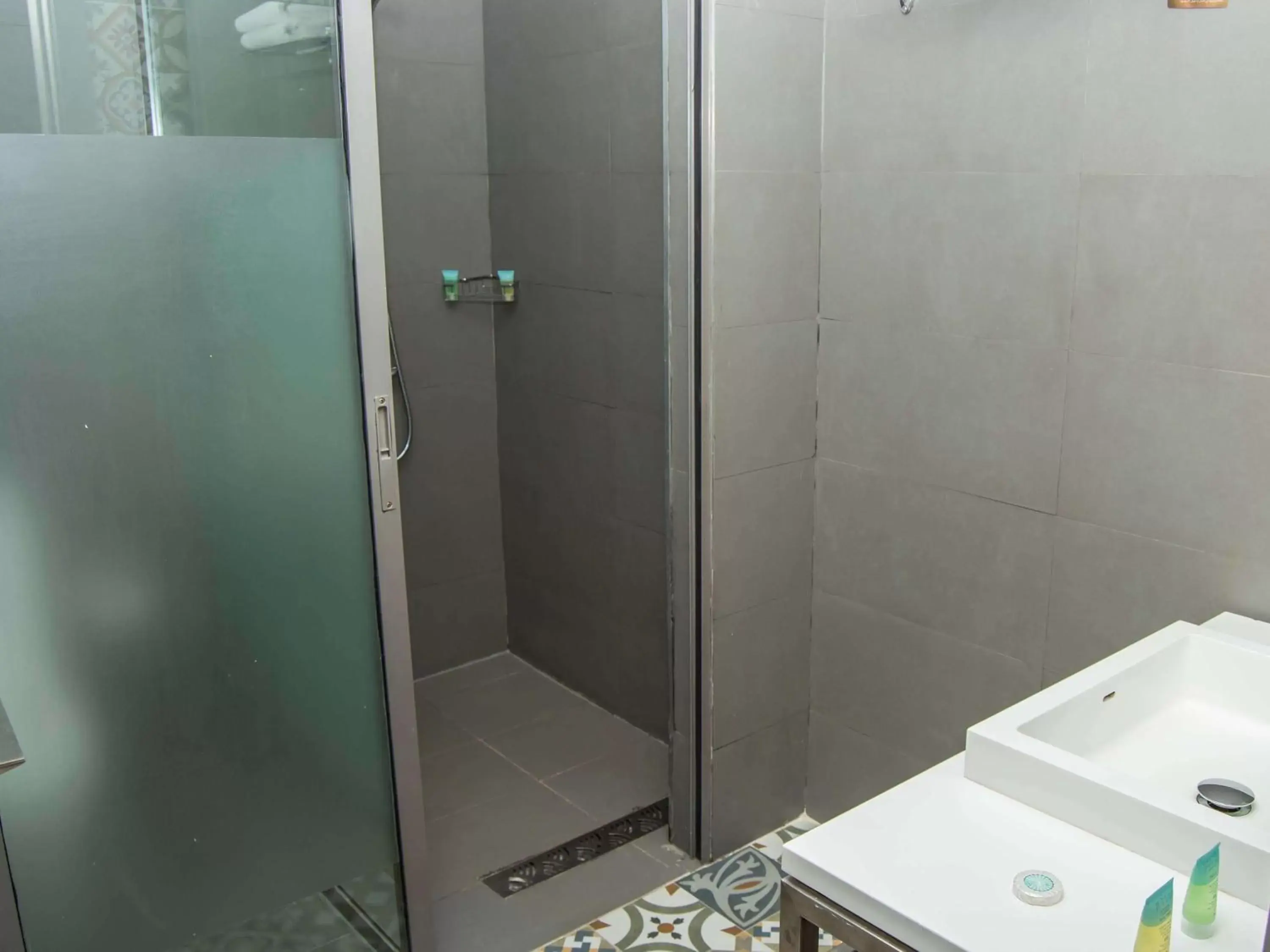 Photo of the whole room, Bathroom in Ibis Styles Dubai Jumeira
