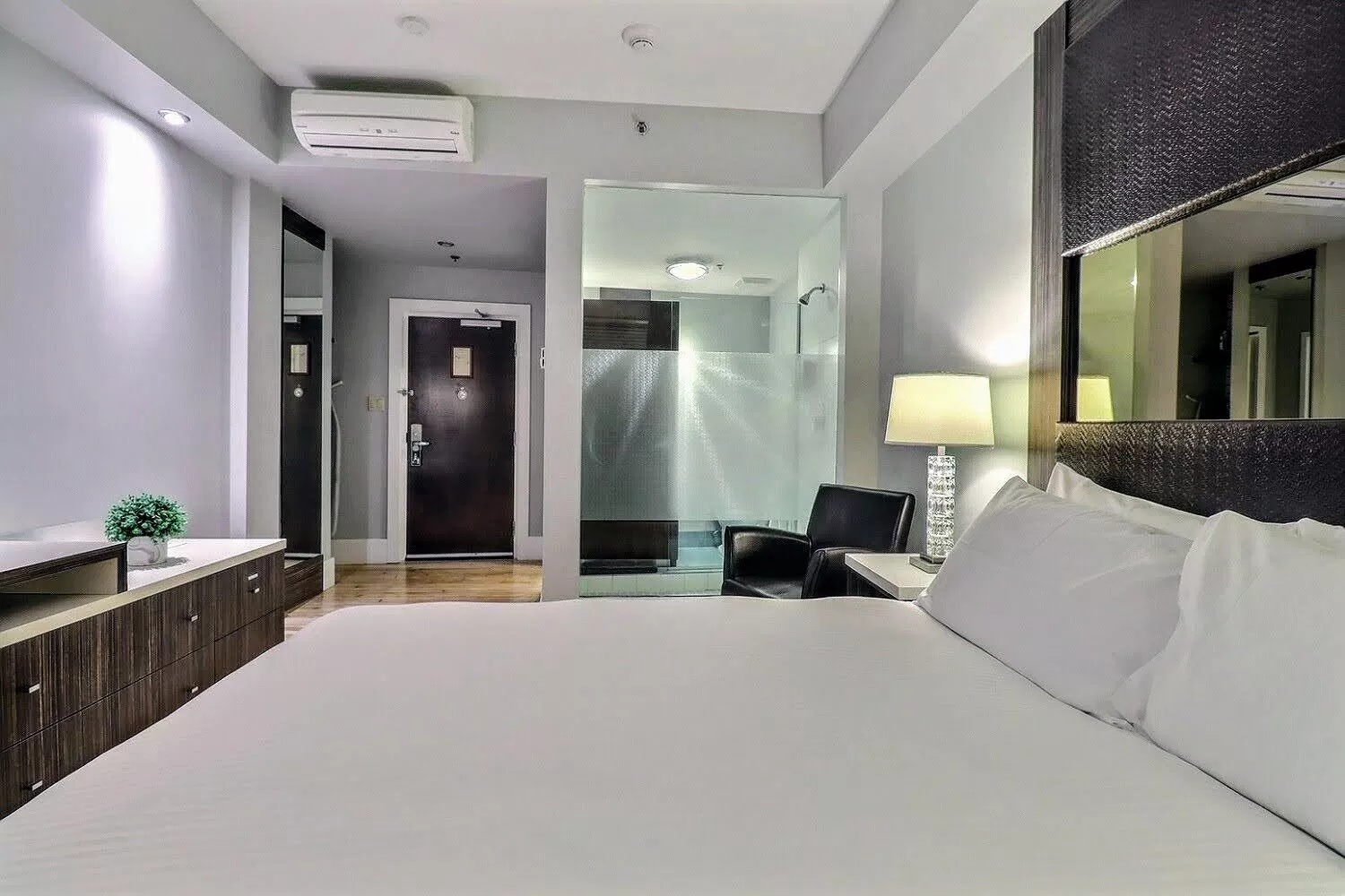 Bed in St. James' Gate, Boutique Hotel