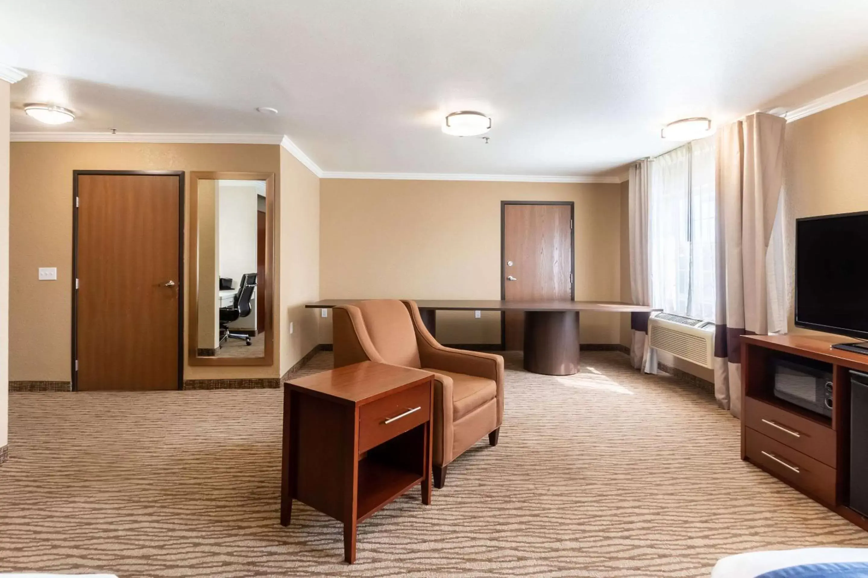 Photo of the whole room, Seating Area in Comfort Inn Lehi - Thanksgiving Point Area
