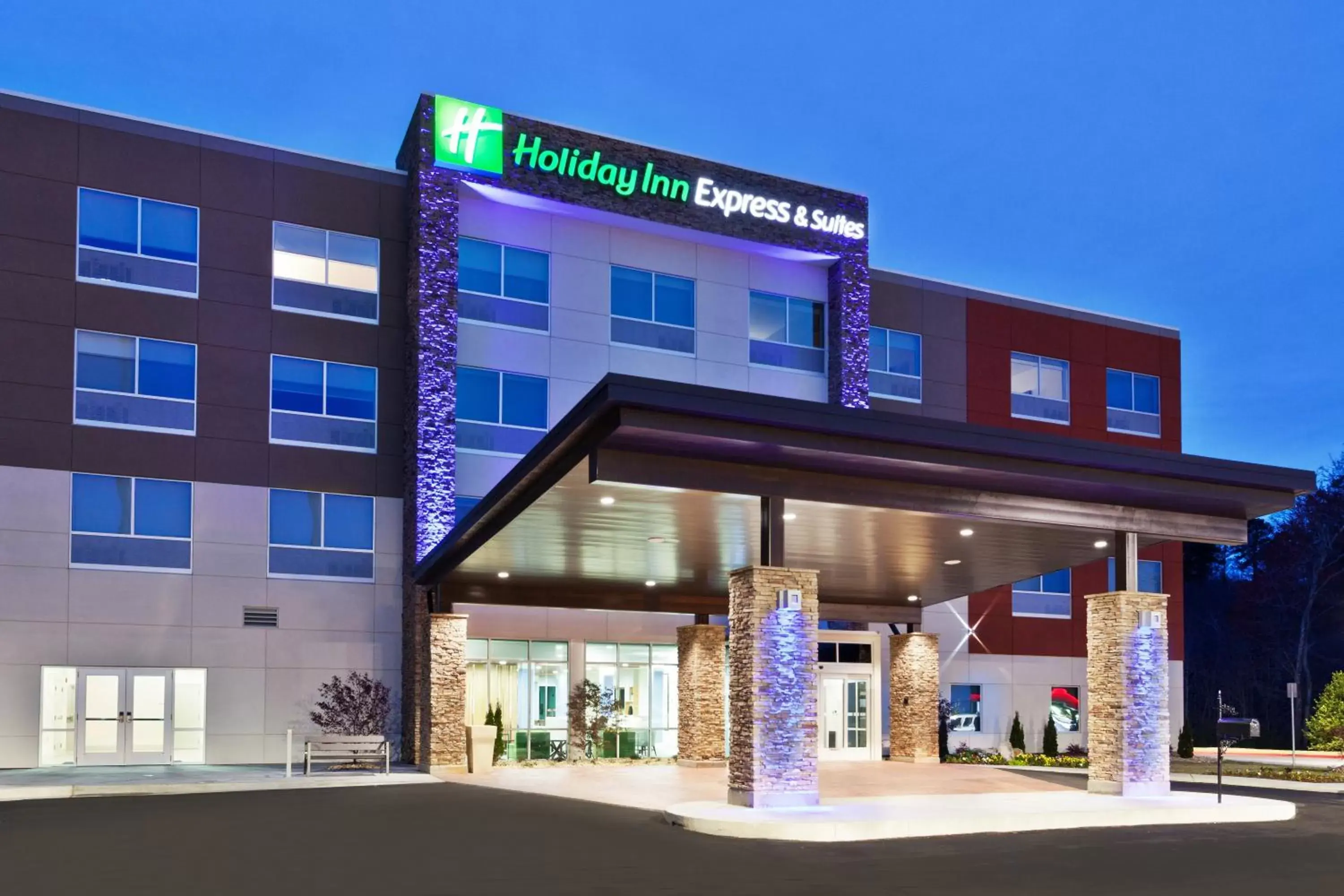 Property building in Holiday Inn Express & Suites - Cartersville, an IHG Hotel