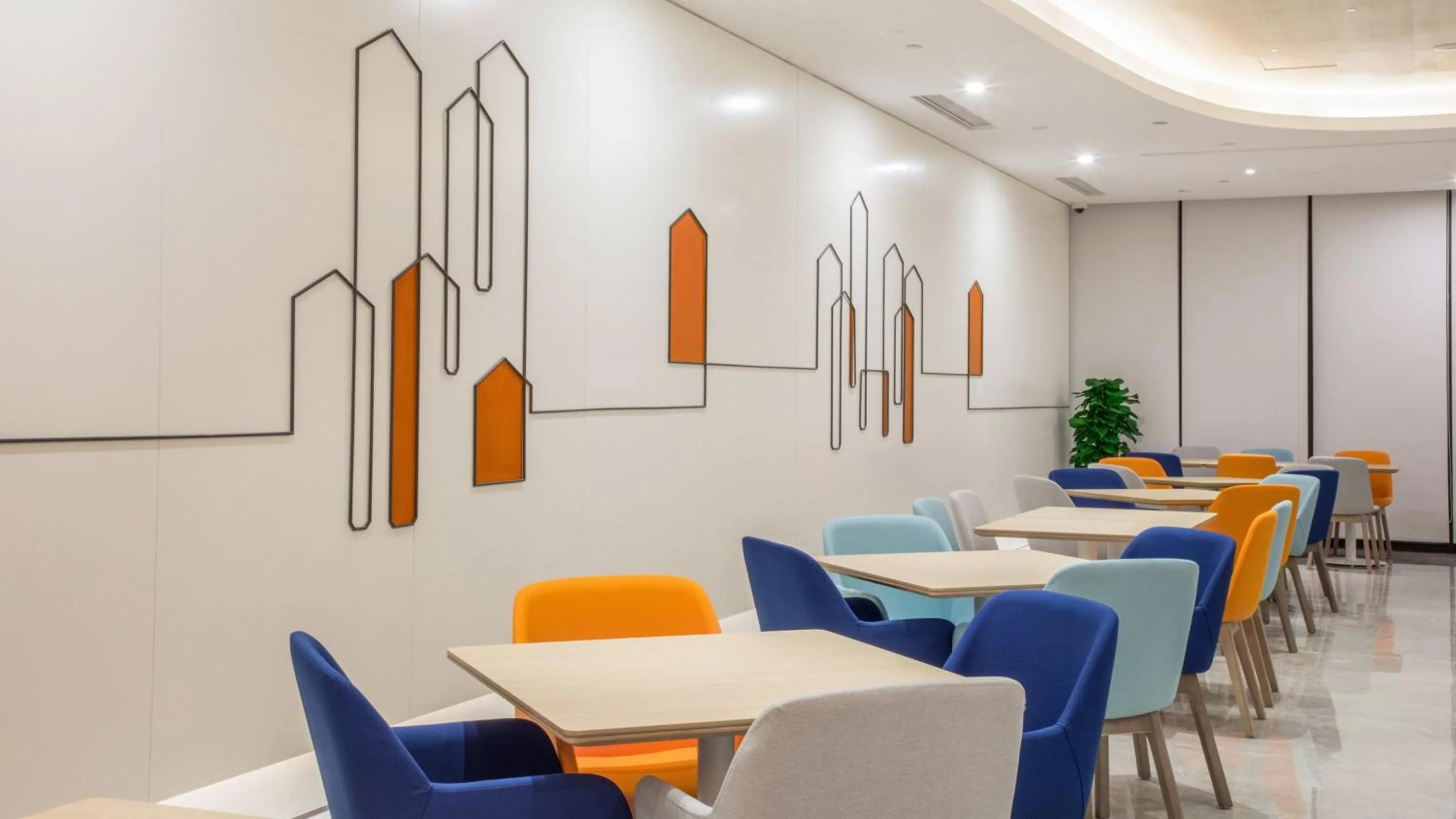 Restaurant/places to eat in Holiday Inn Express Shanghai Hongqiao North by IHG