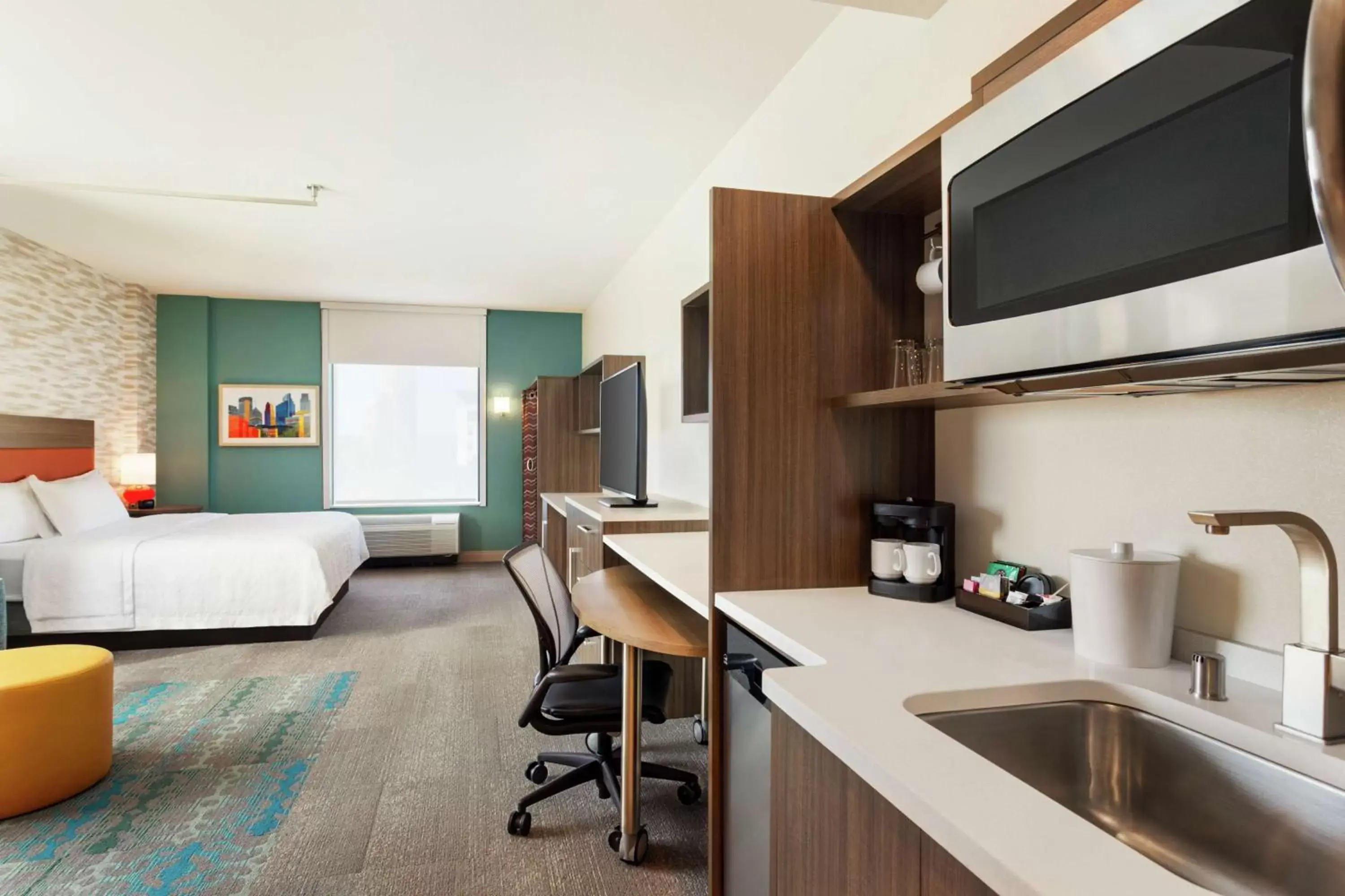 Bedroom, Kitchen/Kitchenette in Home2 Suites By Hilton Minneapolis University Area