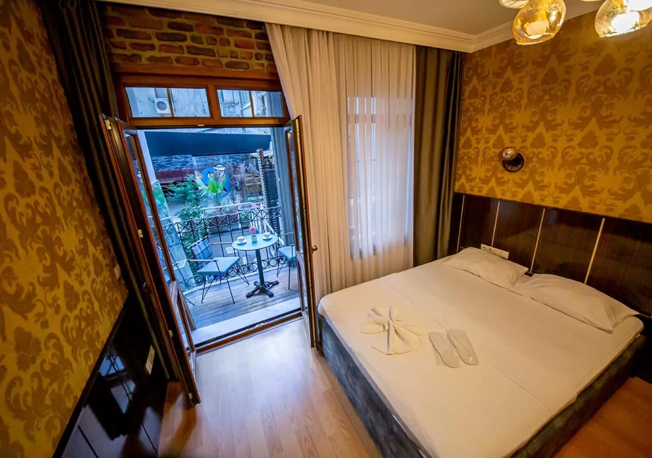 Bed in Royal Palace Hotel