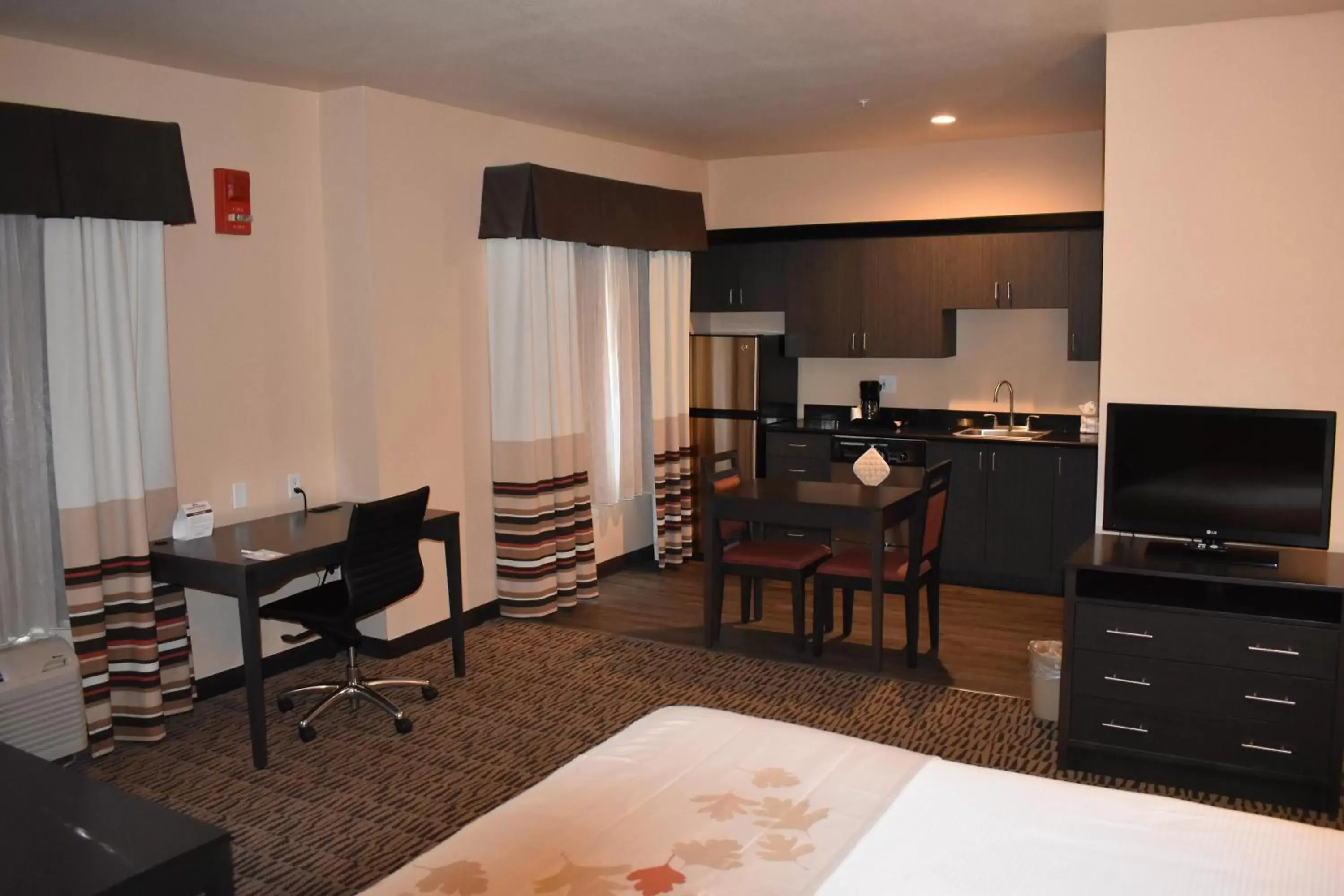 Bed in Hawthorn Suites Las Vegas Bed in Hawthorn Suites Las Vegas