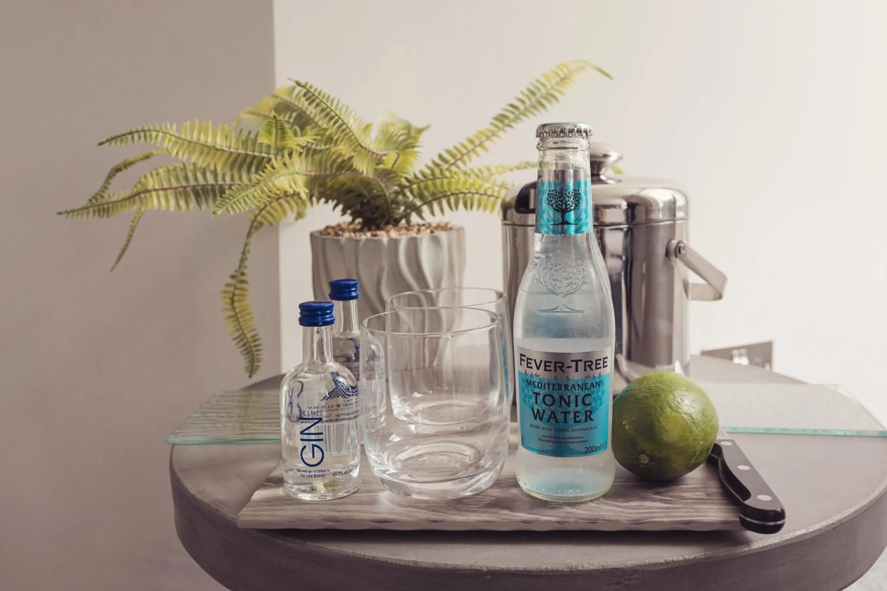 Food and drinks in Tweedies Bar and Lodge