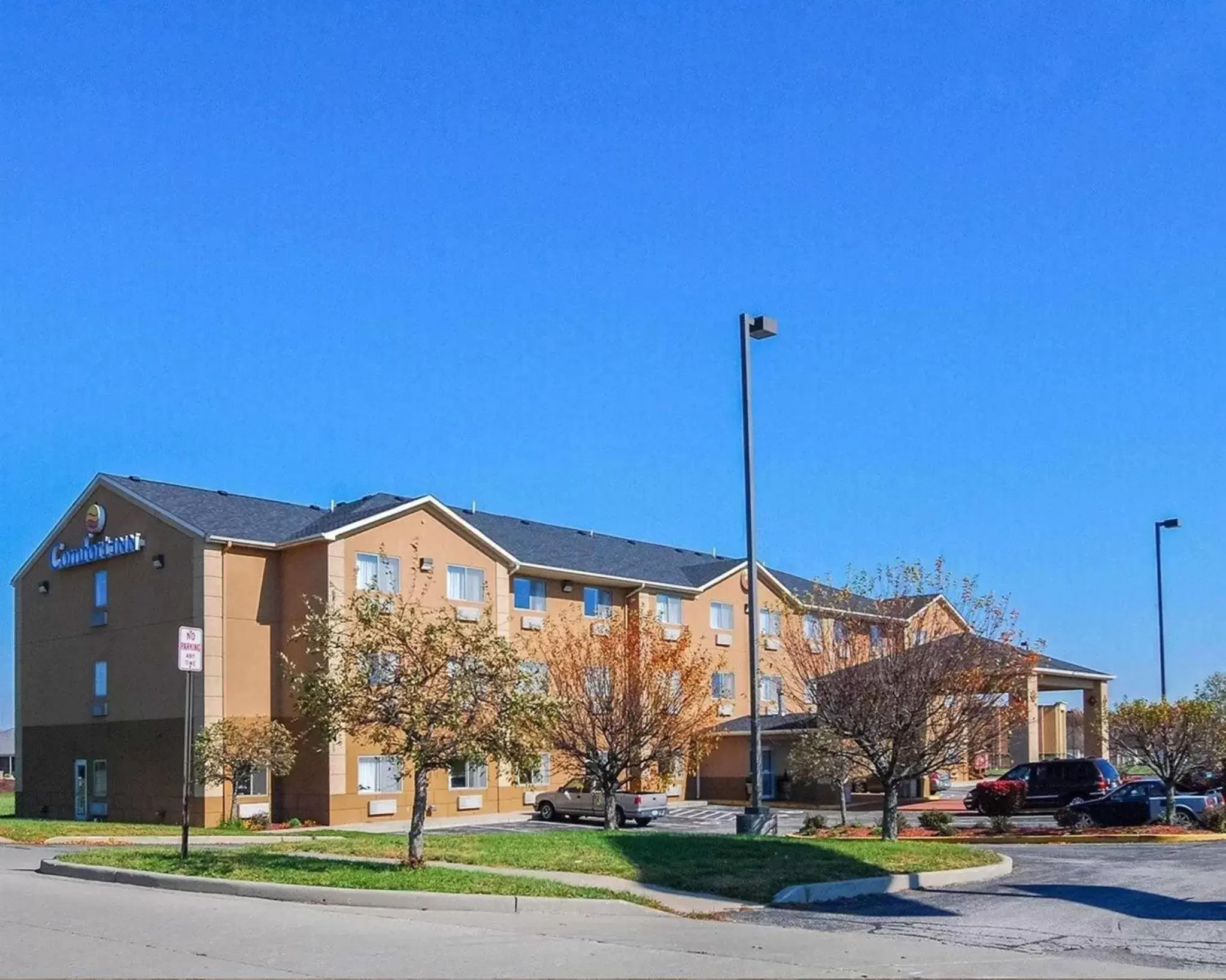 Property Building in Comfort Inn & Suites North Greenfield