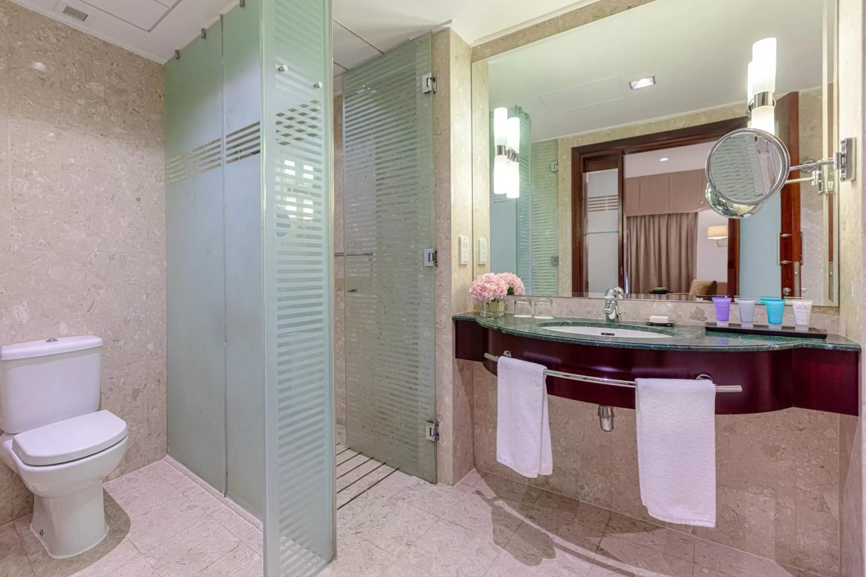 Bathroom in Dusit Thani Dubai