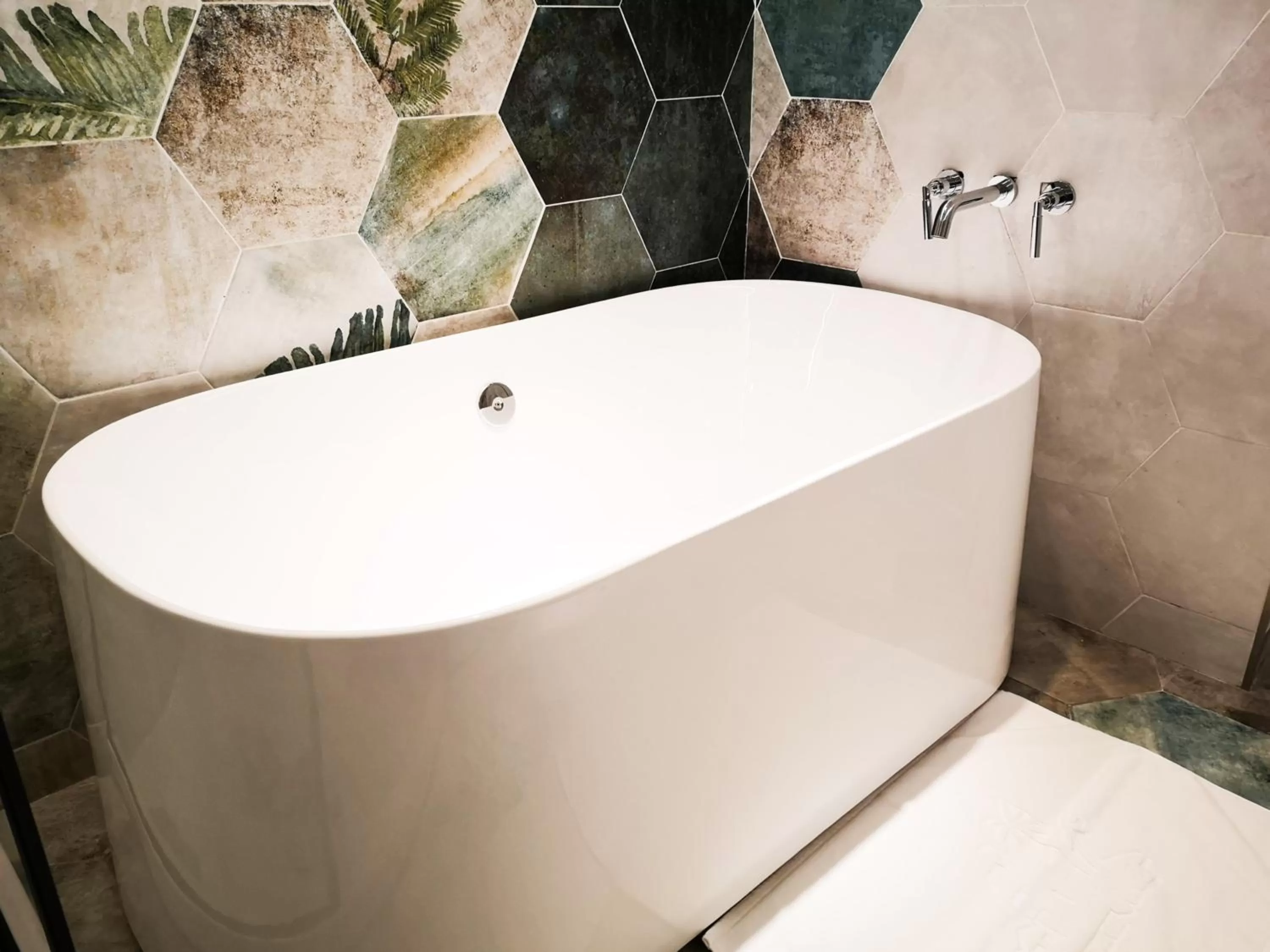 Bath in Beachcastle & Sea View Villa