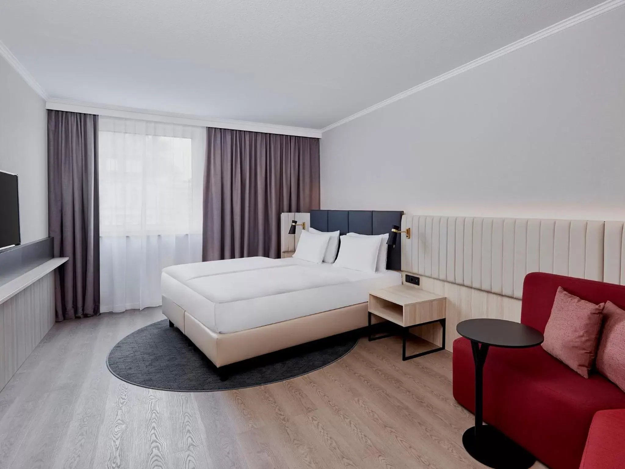 Photo of the whole room in Crowne Plaza Hamburg-City Alster, an IHG Hotel