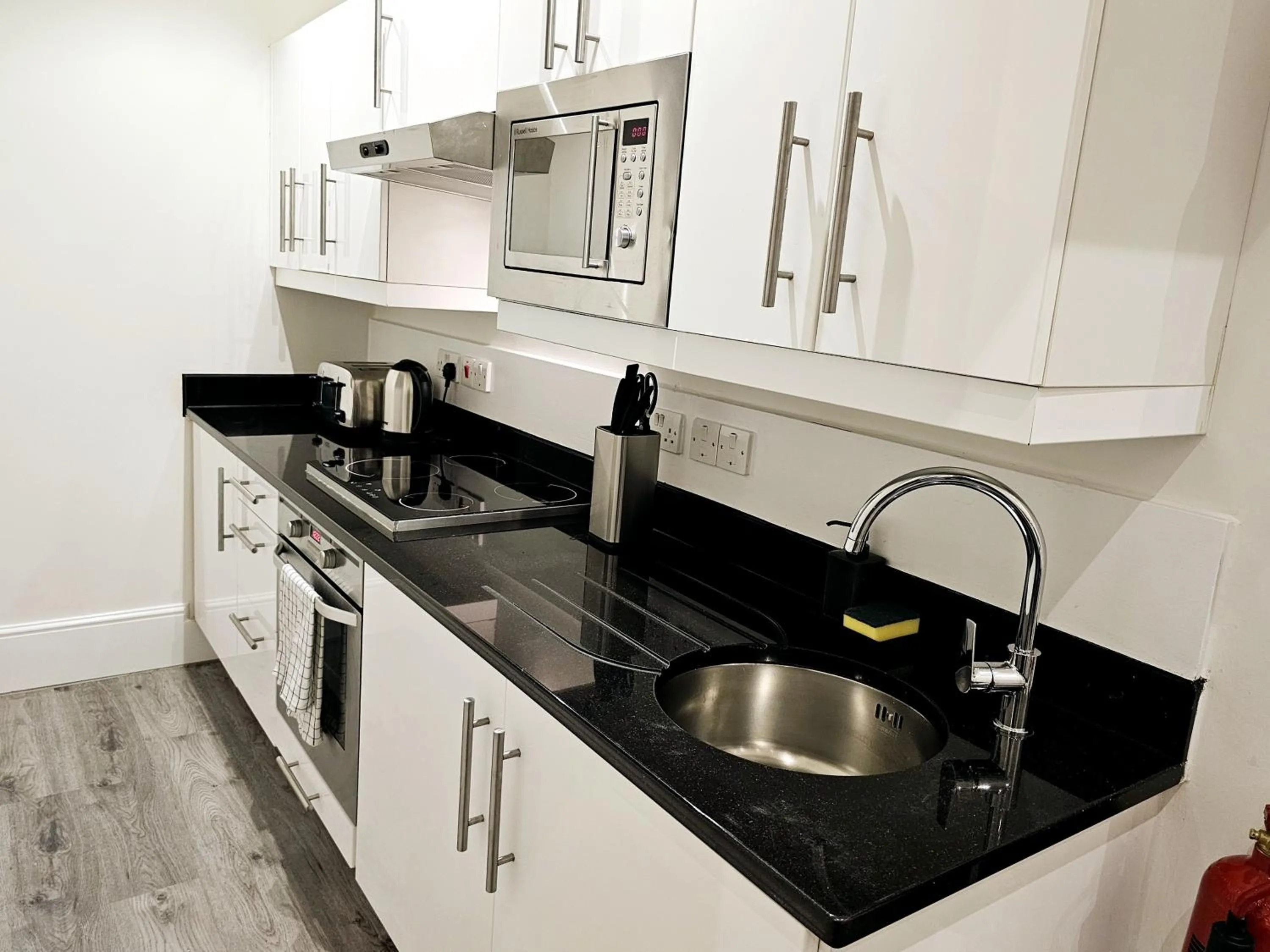 Coffee/tea facilities in Hyde Park Superior Apartments