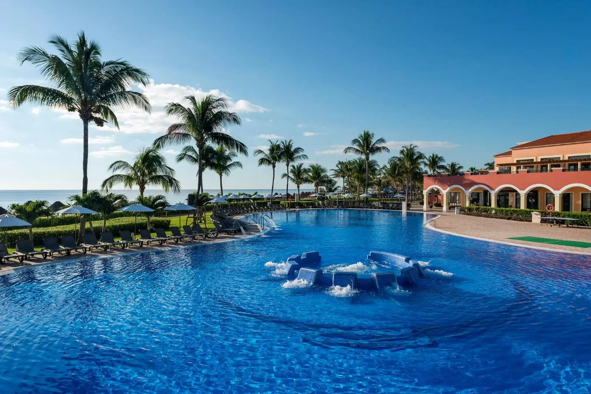 Pool view, Swimming Pool in Ocean Coral & Turquesa All Inclusive