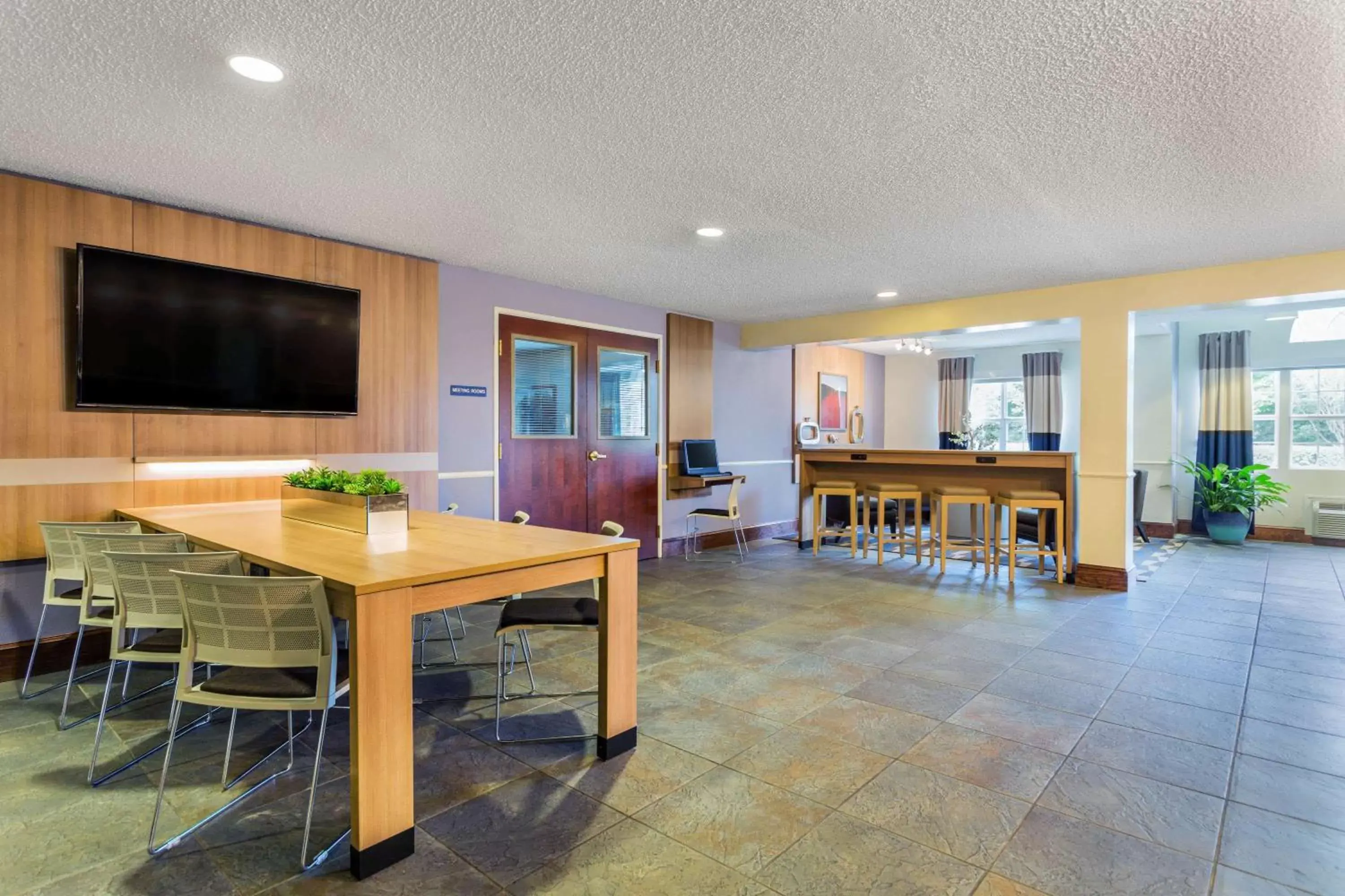 Lobby or reception in Microtel Inn & Suites by Wyndham Lillington/Campbell University