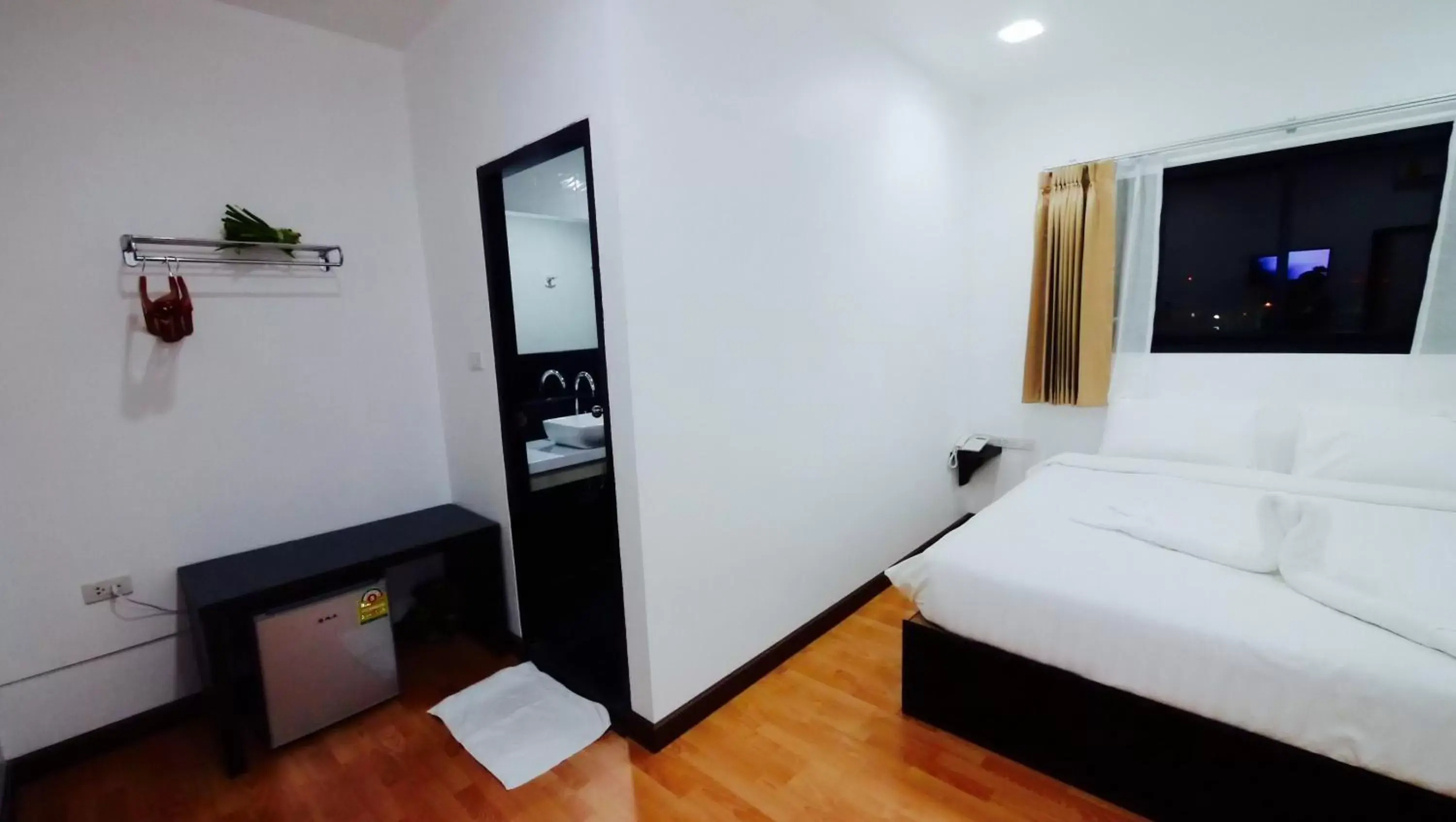 Bed in Basic Line Hotel @ Loikroh Bed in Basic Line Hotel @ Loikroh