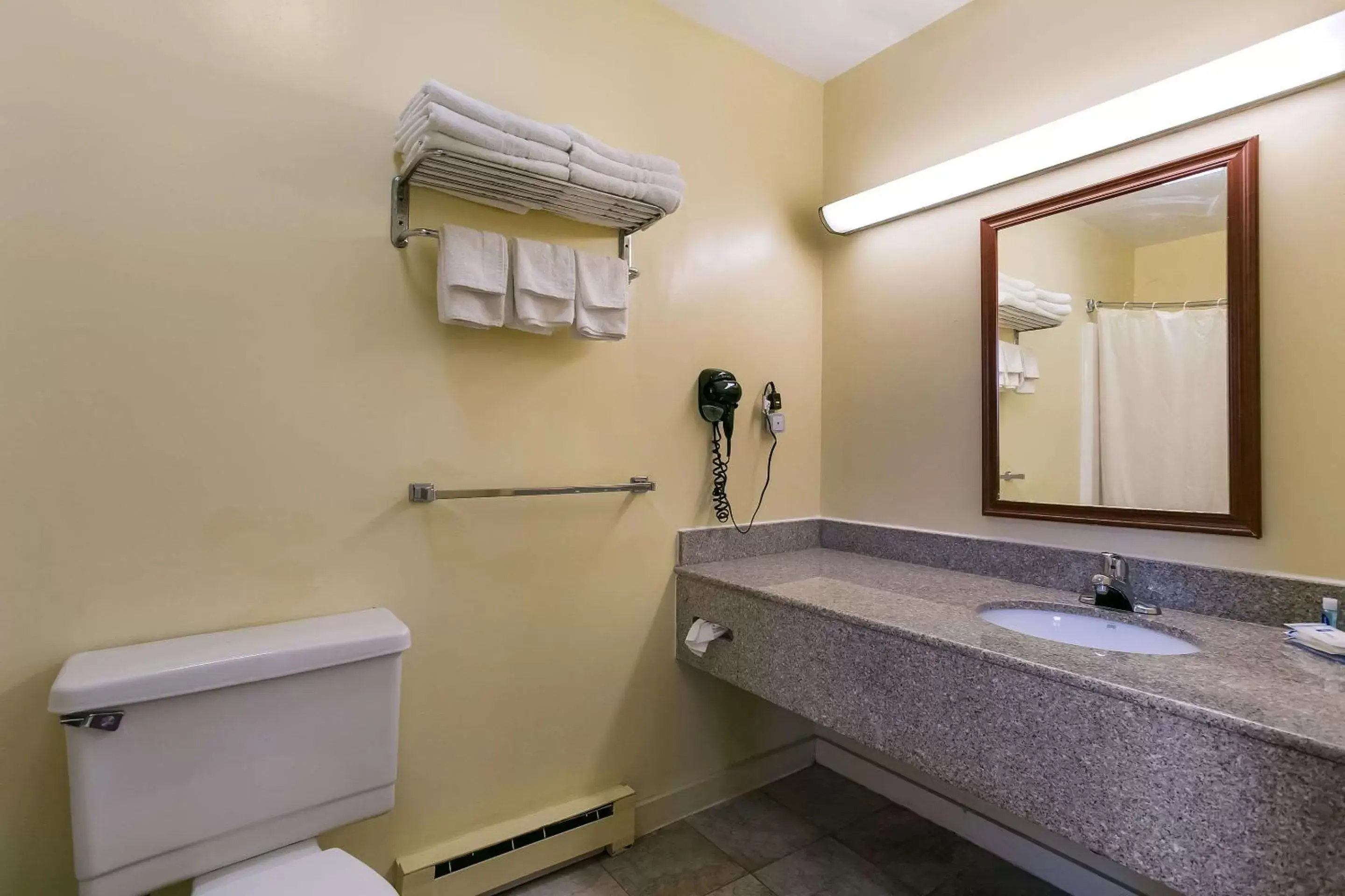 Bedroom, Bathroom in Rodeway Inn & Suites Hershey
