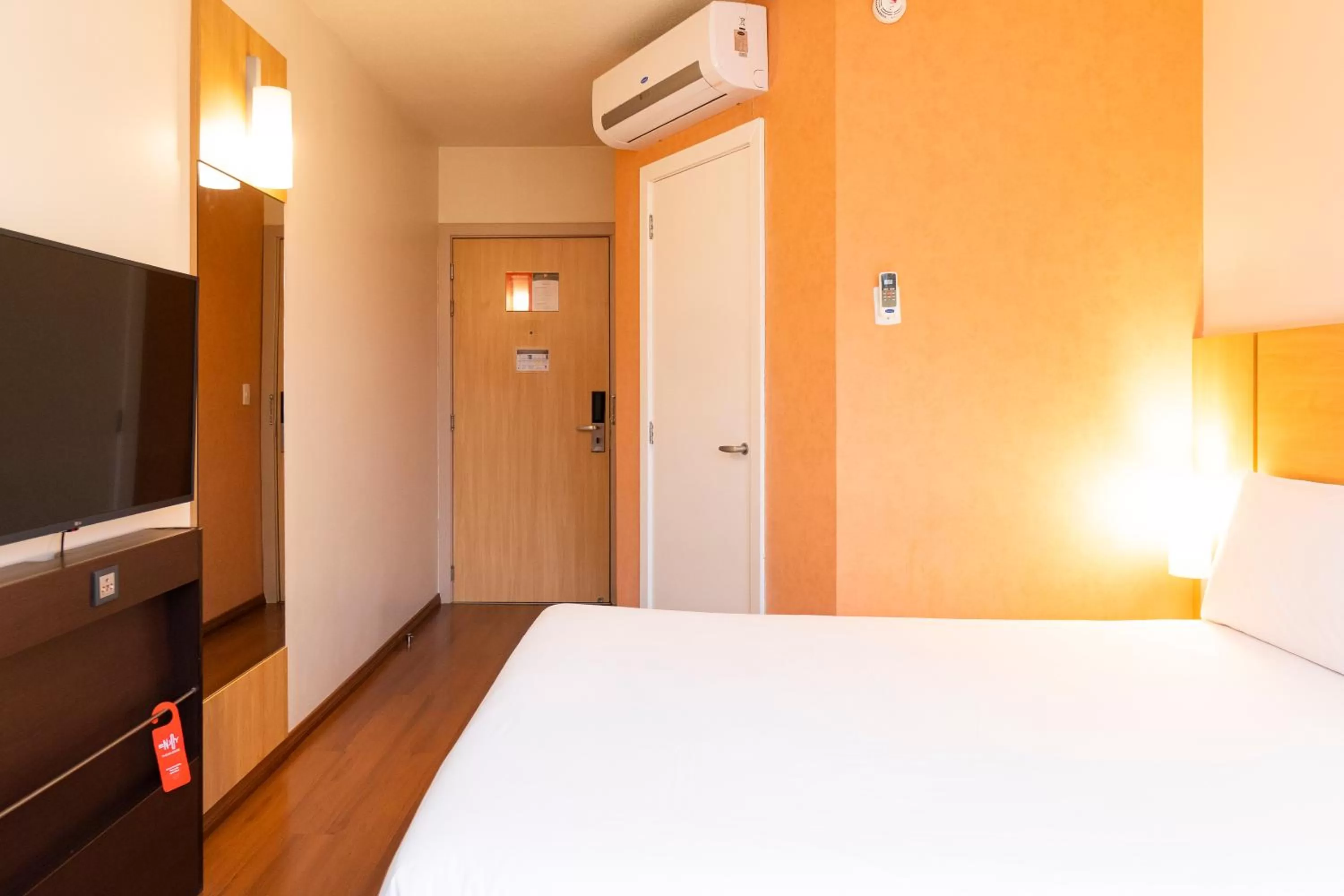 Property building, Bed in ibis Porto Alegre Moinhos de Vento