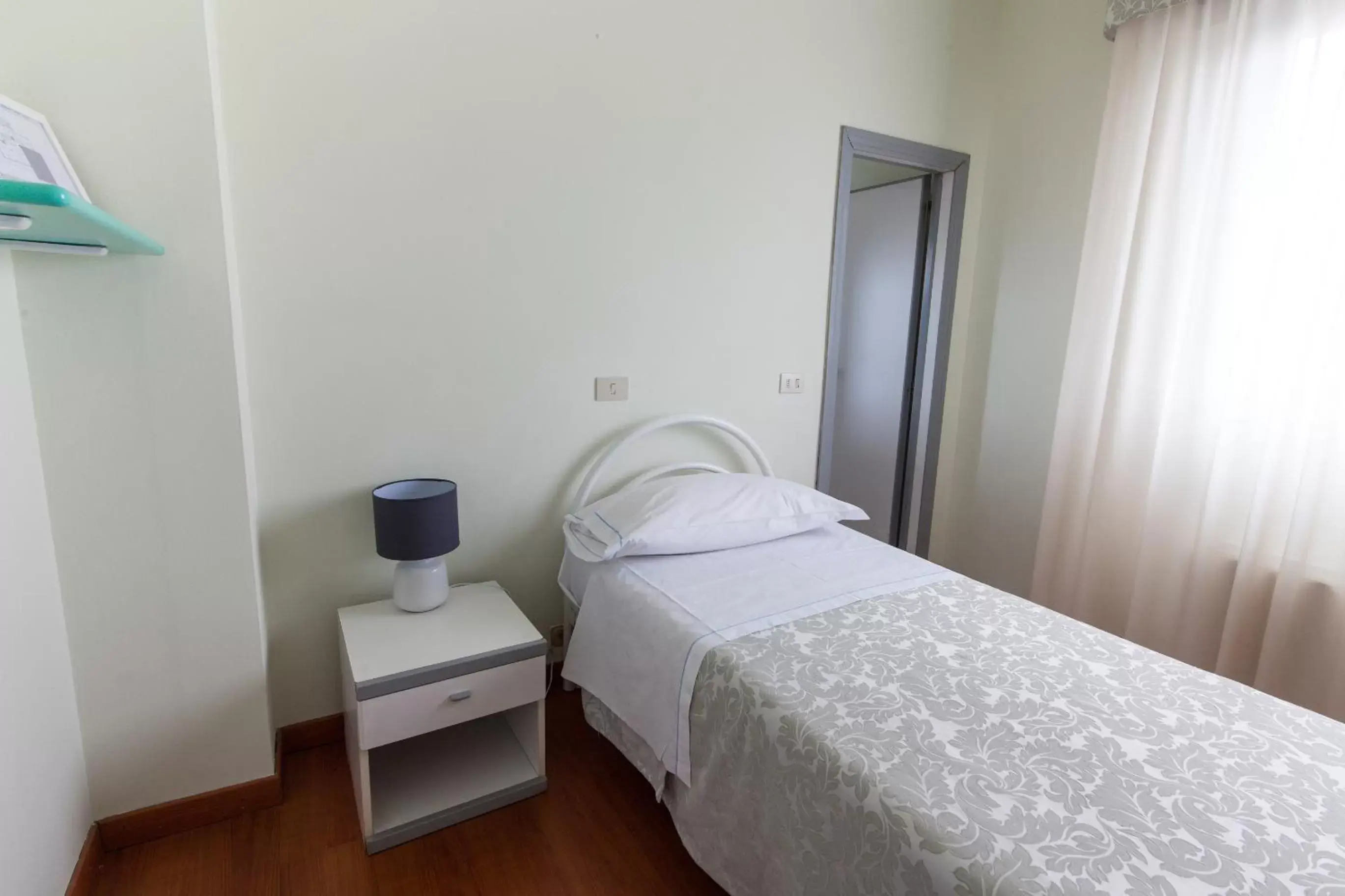 Single Room with Private Bathroom - single occupancy in L'Approdo Hotel