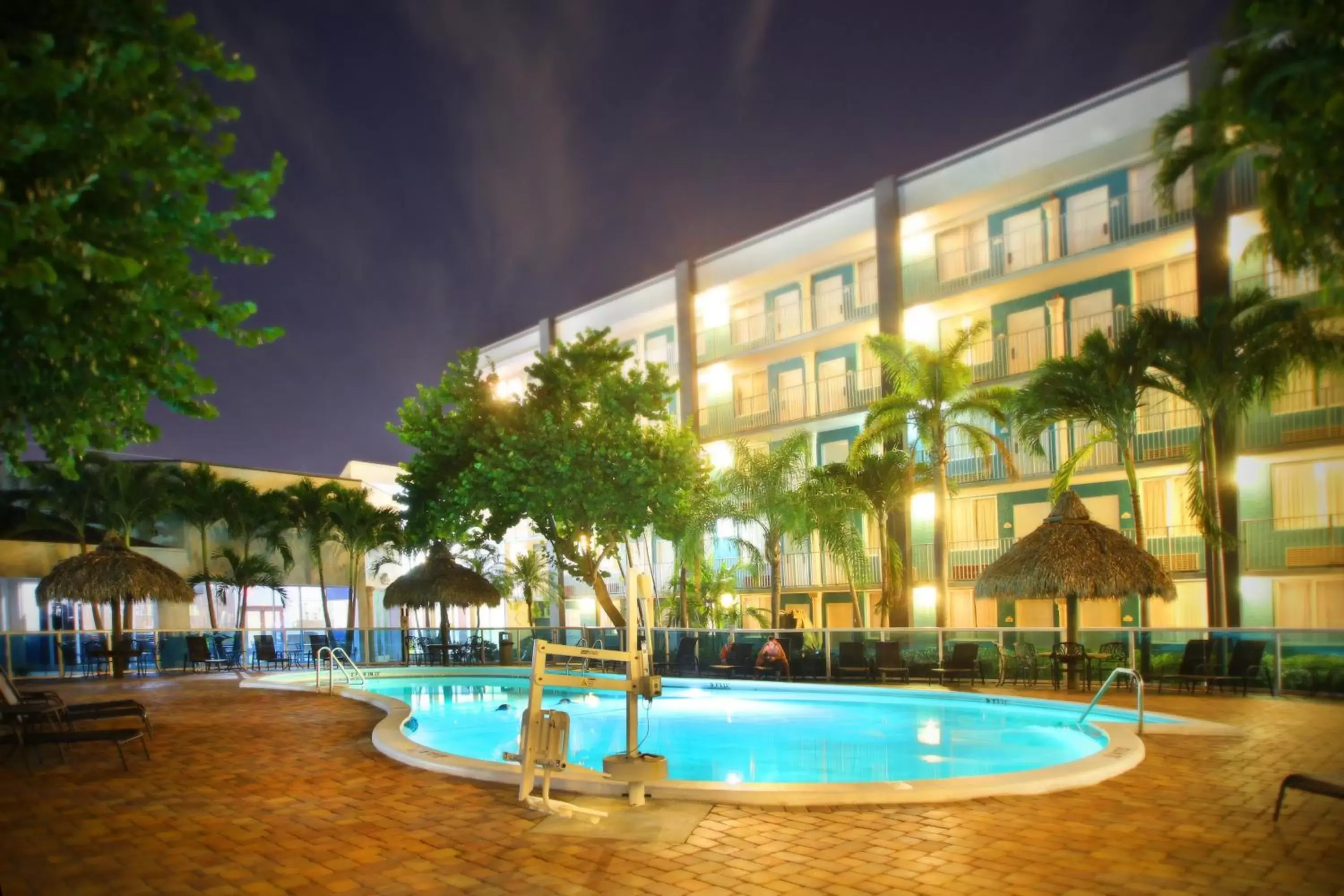 Swimming pool, Property Building in Fort Lauderdale Grand Hotel