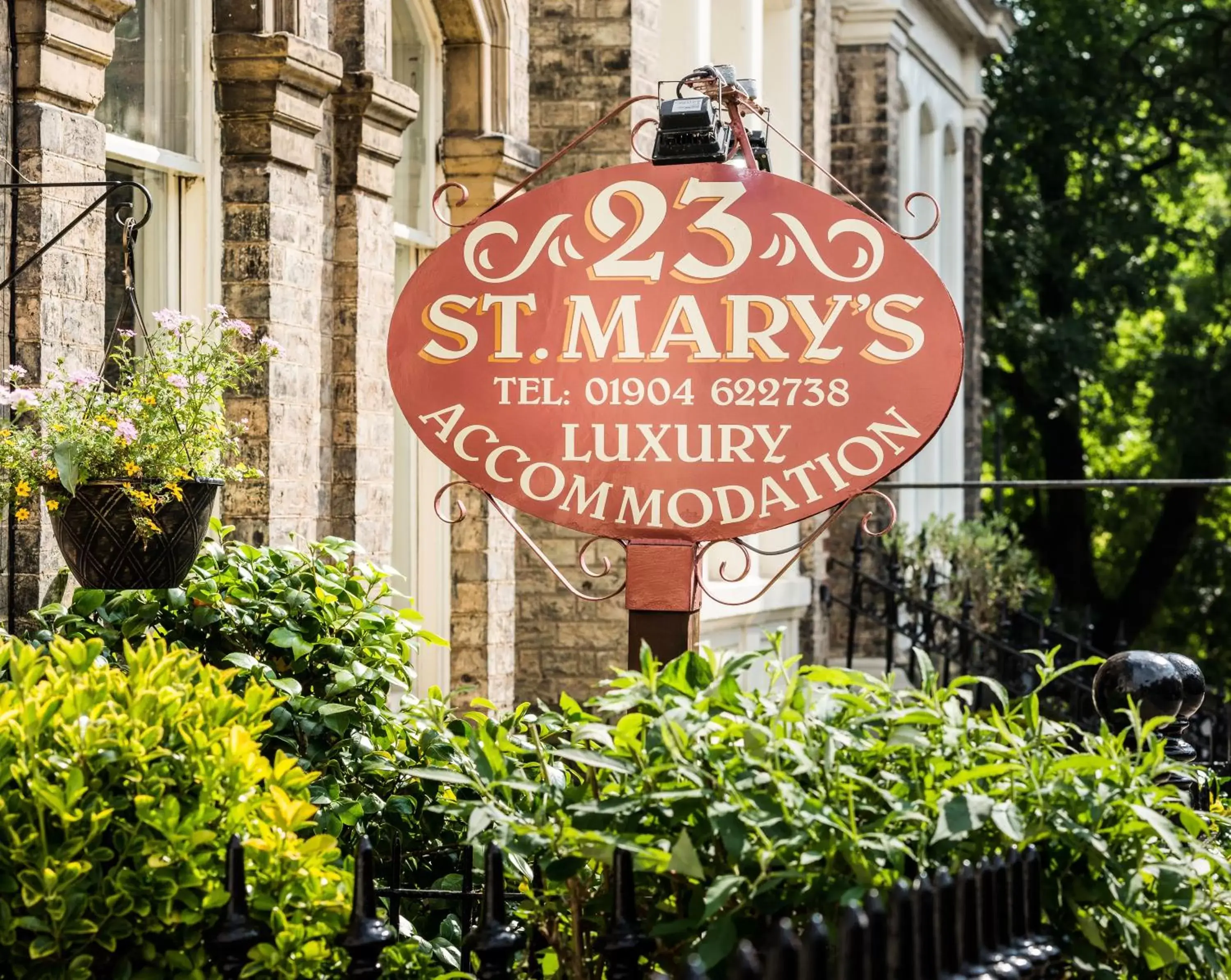 Facade/entrance, Property Logo/Sign in 23 St Mary's