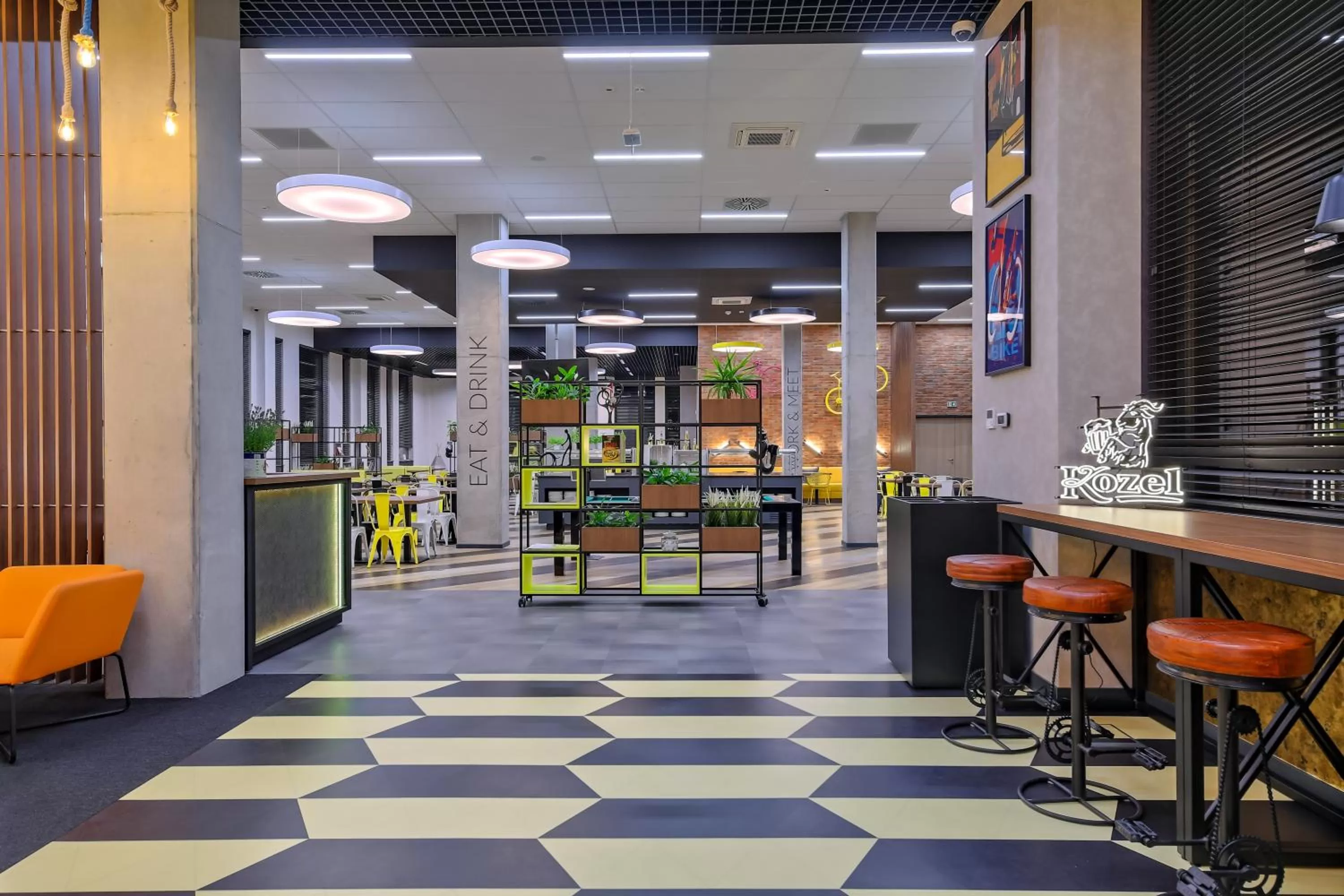 Restaurant/places to eat in o3Hotel