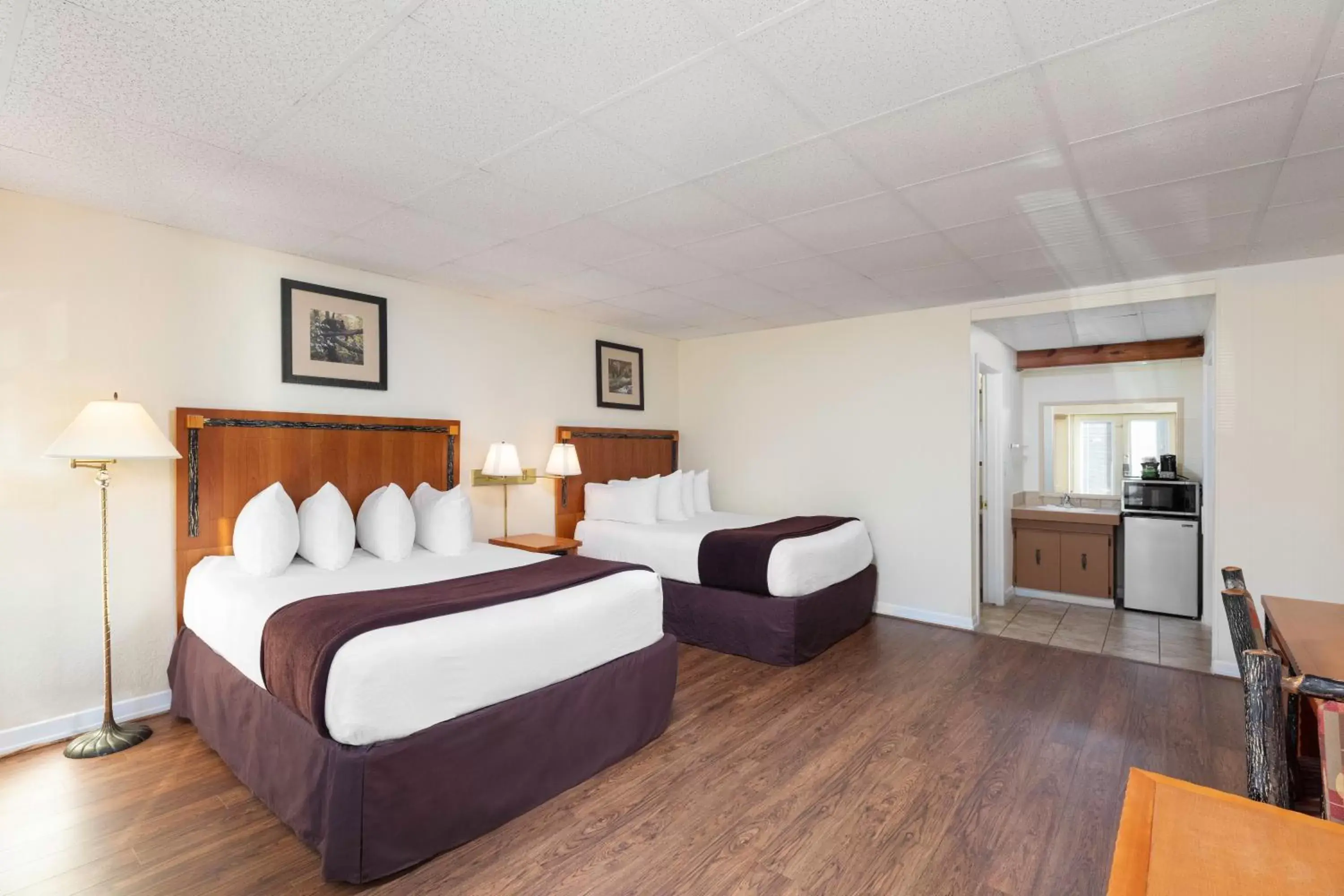 Bed in River Terrace Resort & Convention Center Bed in River Terrace Resort & Convention Center