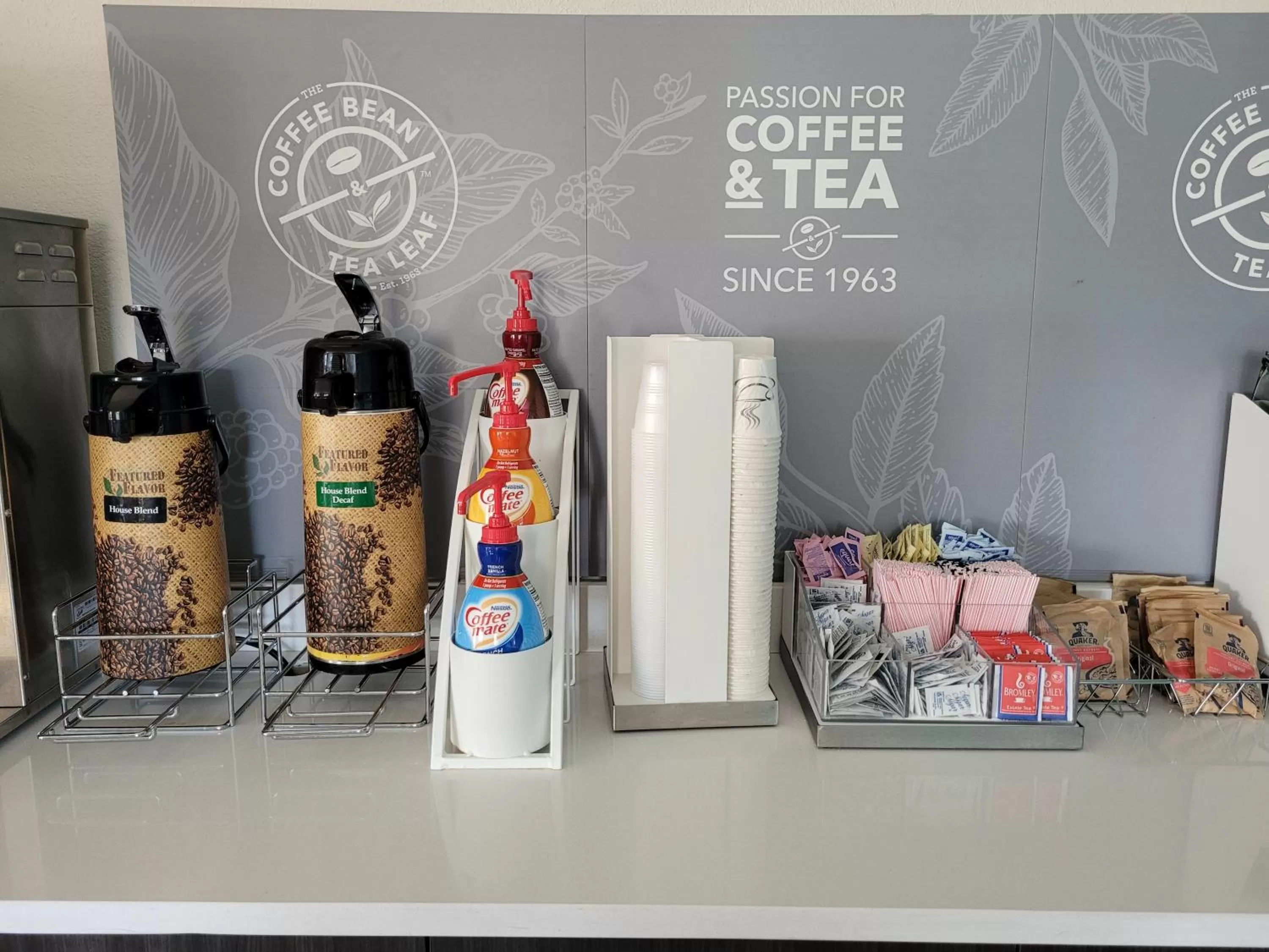 Coffee/tea facilities in Clarion Pointe Harrodsburg-Danville