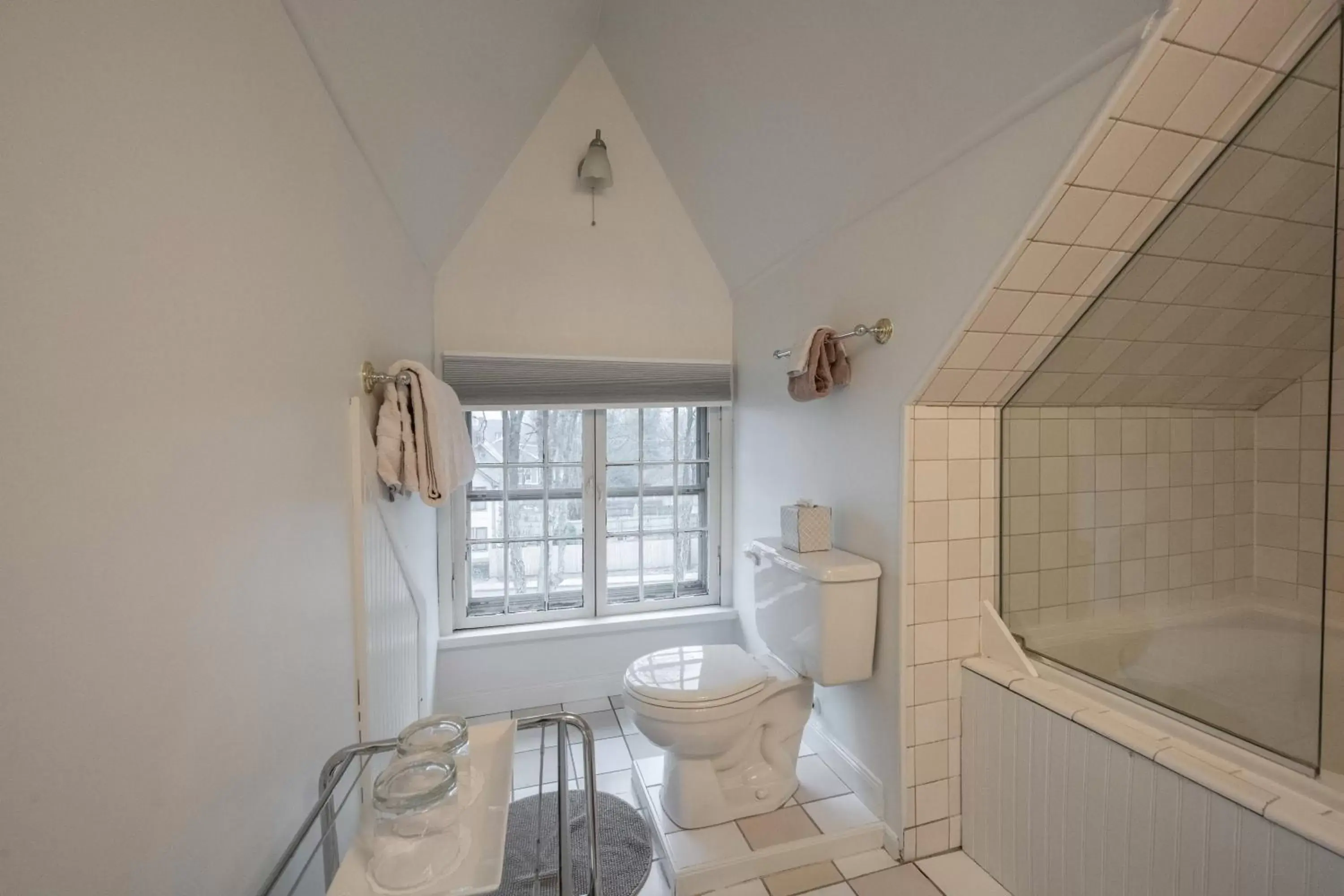 Bathroom, Kitchen/Kitchenette in Stone Soup Inn