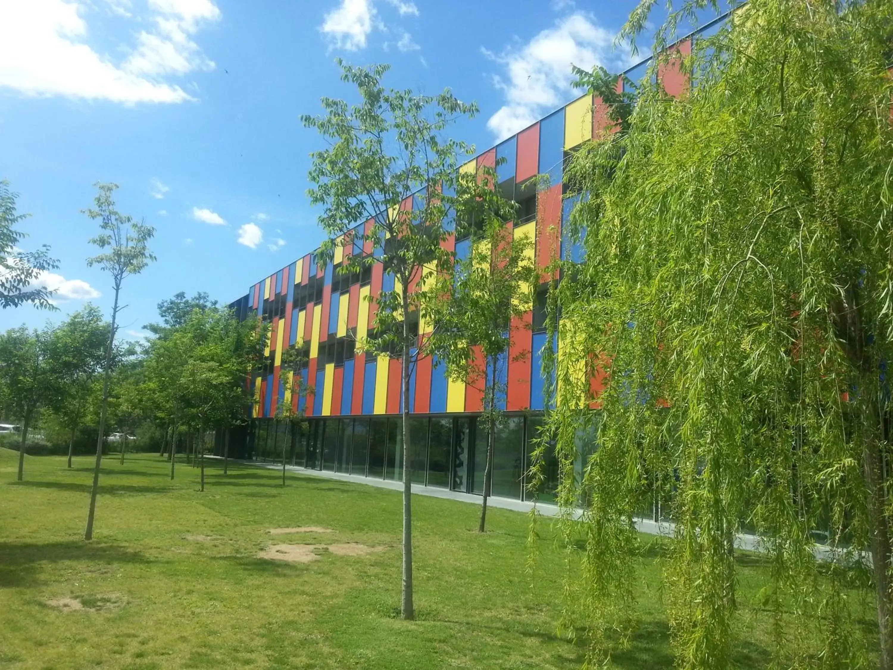 Garden, Property Building in Centre Esplai Albergue