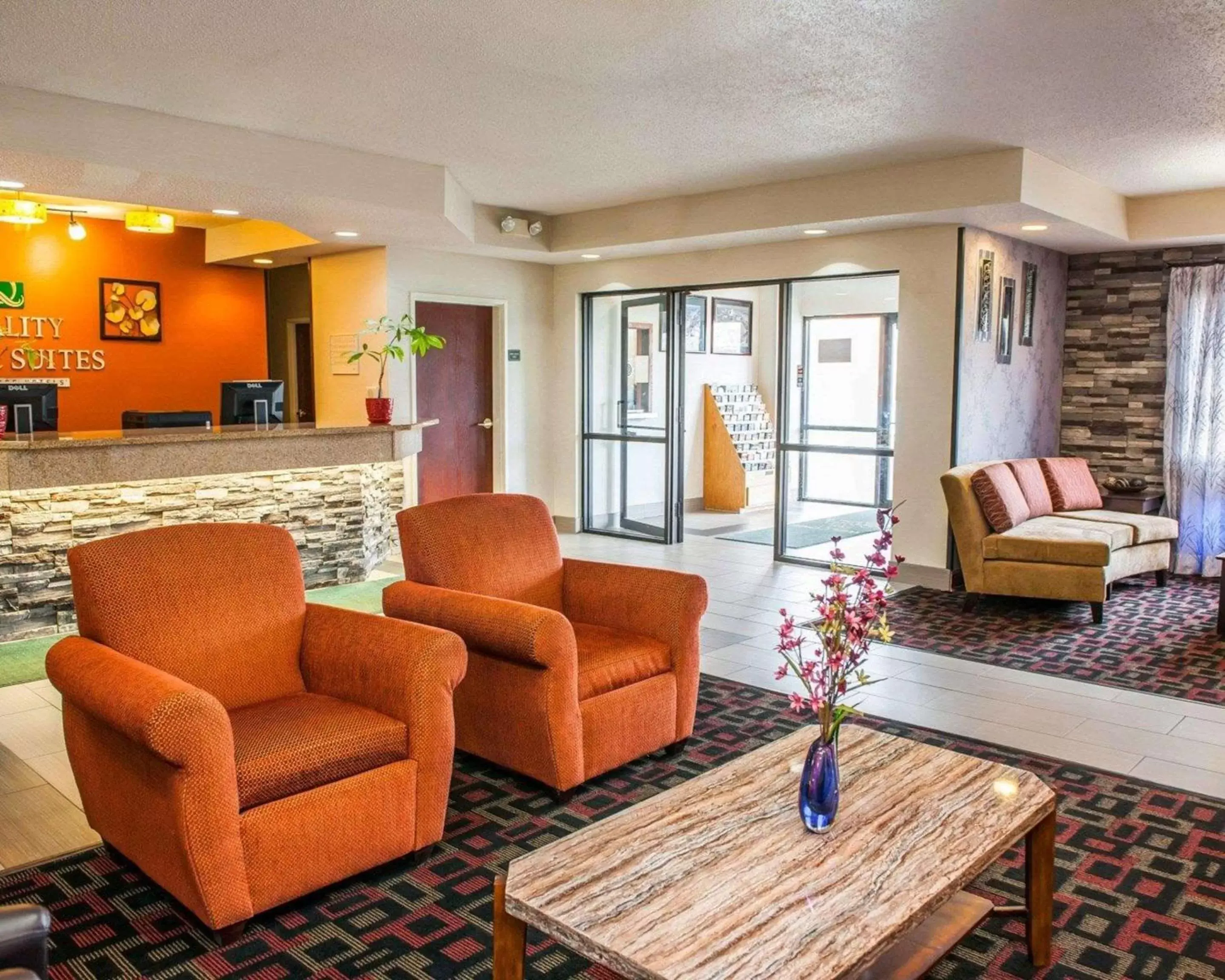 Lobby or reception, Seating Area in Quality Inn & Suites South Bend Airport